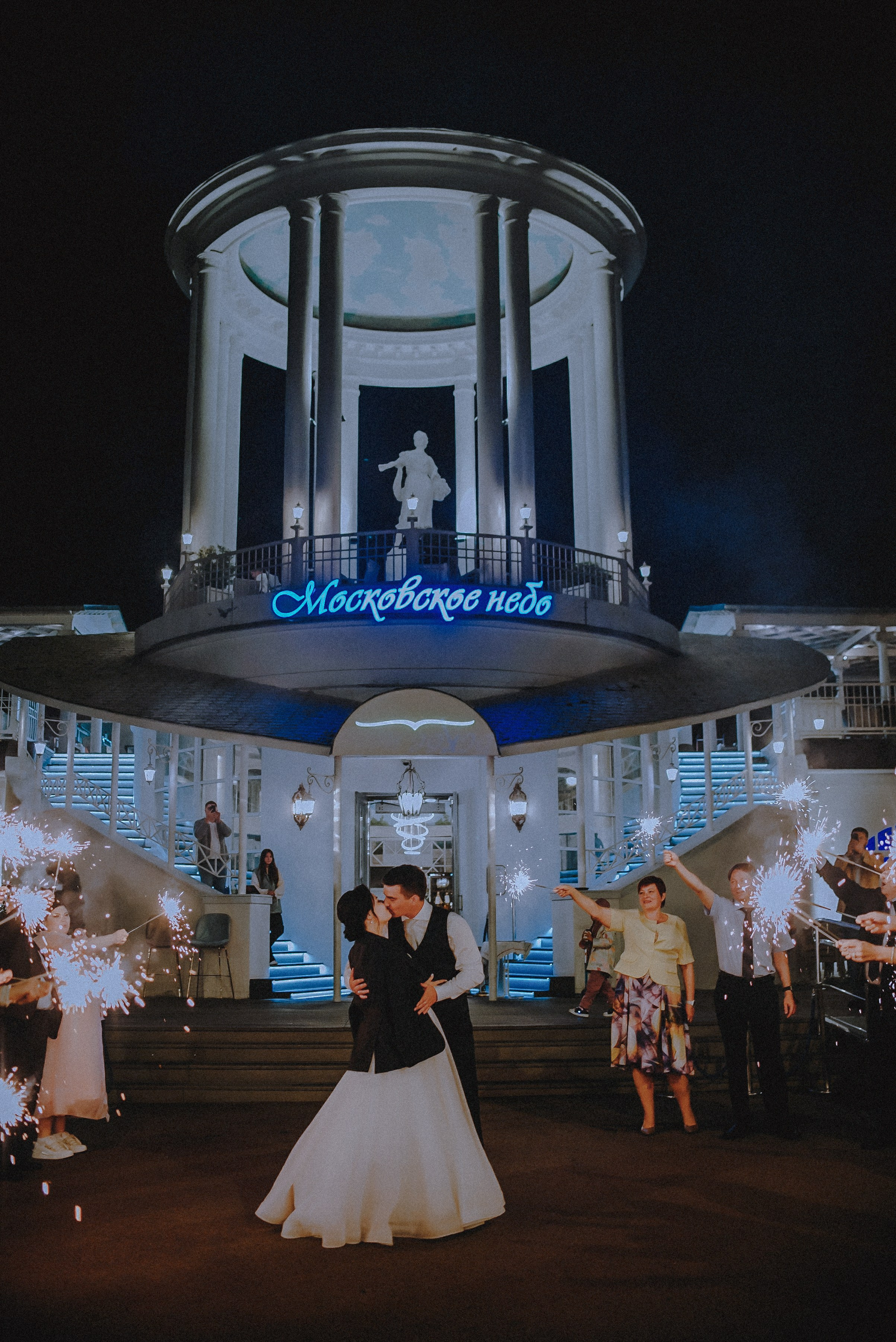 Love.com: Главная страница нашего счастья. Свадебный и семейный фотограф в Москве Сажина Кристина КиМ. Свадебный оператор в Москве Сажин Максим