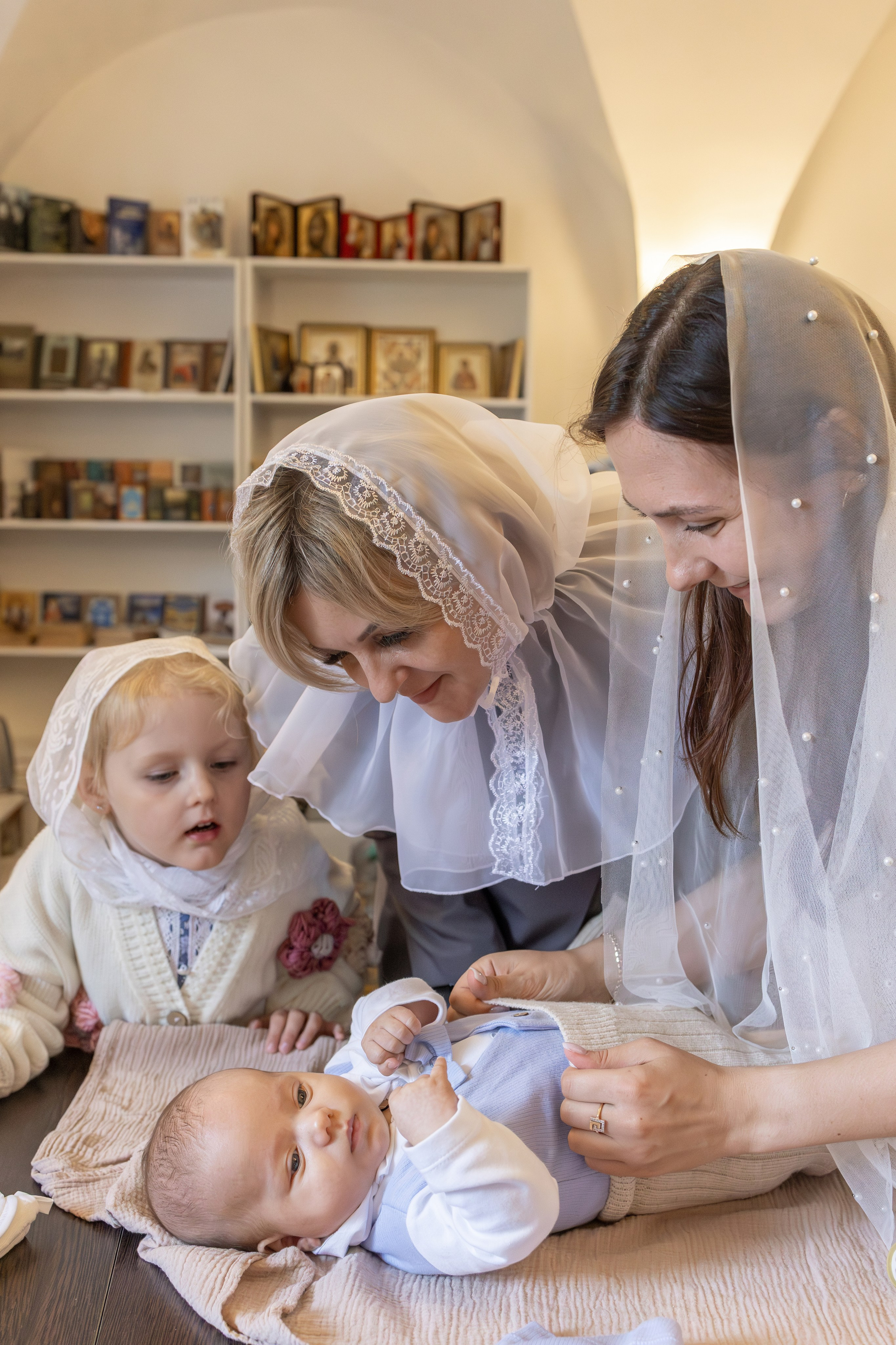 Таинство Крещения Степана в храме Воскресения Христова, с. Трубино (Калужская обл.). Надежда Стар семейный и церковный фотограф в Жукове и Калужской области