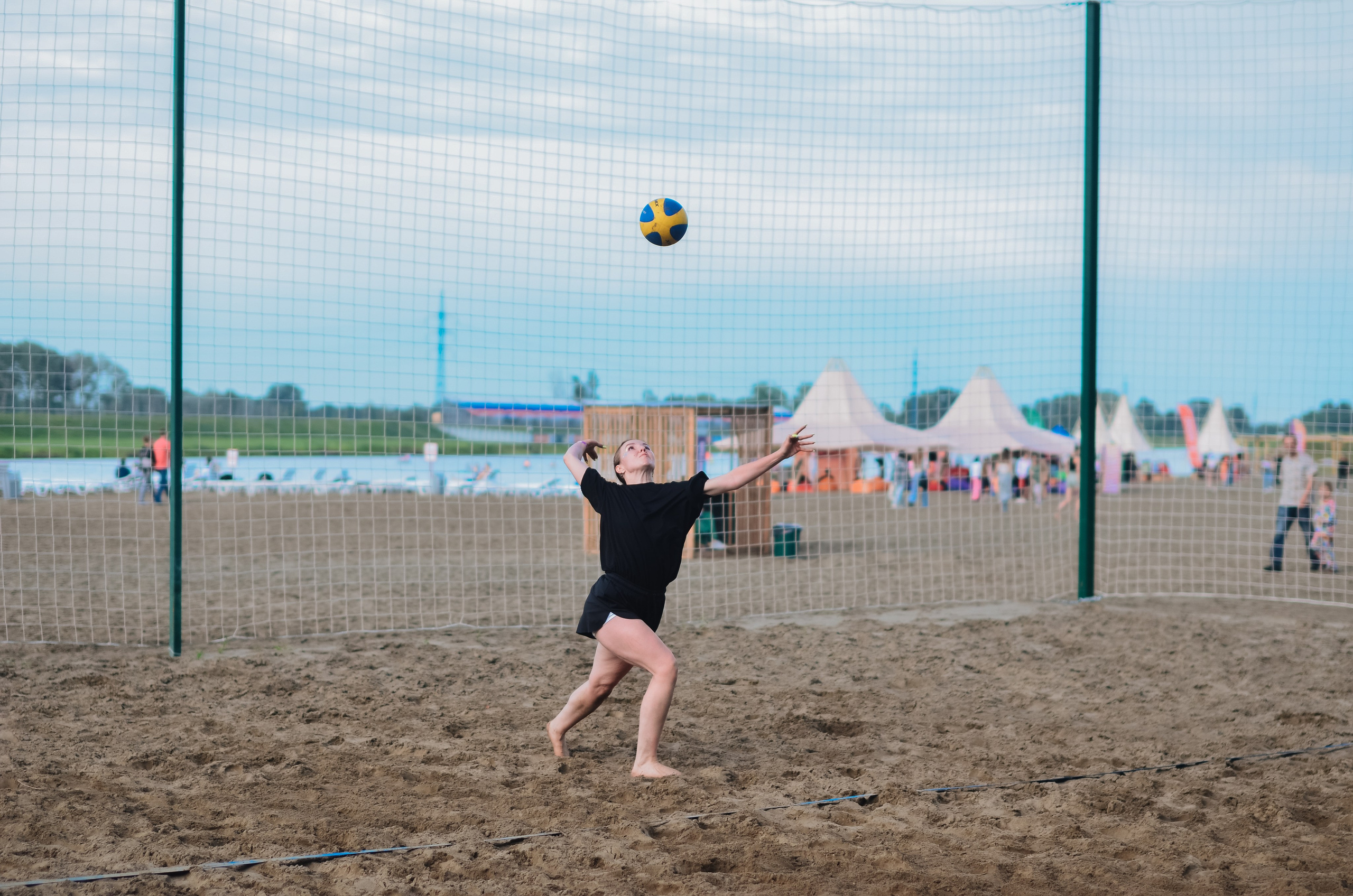 Фестиваль «Грань» 2025. Спортивная площадка. Денисова Аля — фотограф для парных съемок и индивидуальных историй в Барнауле