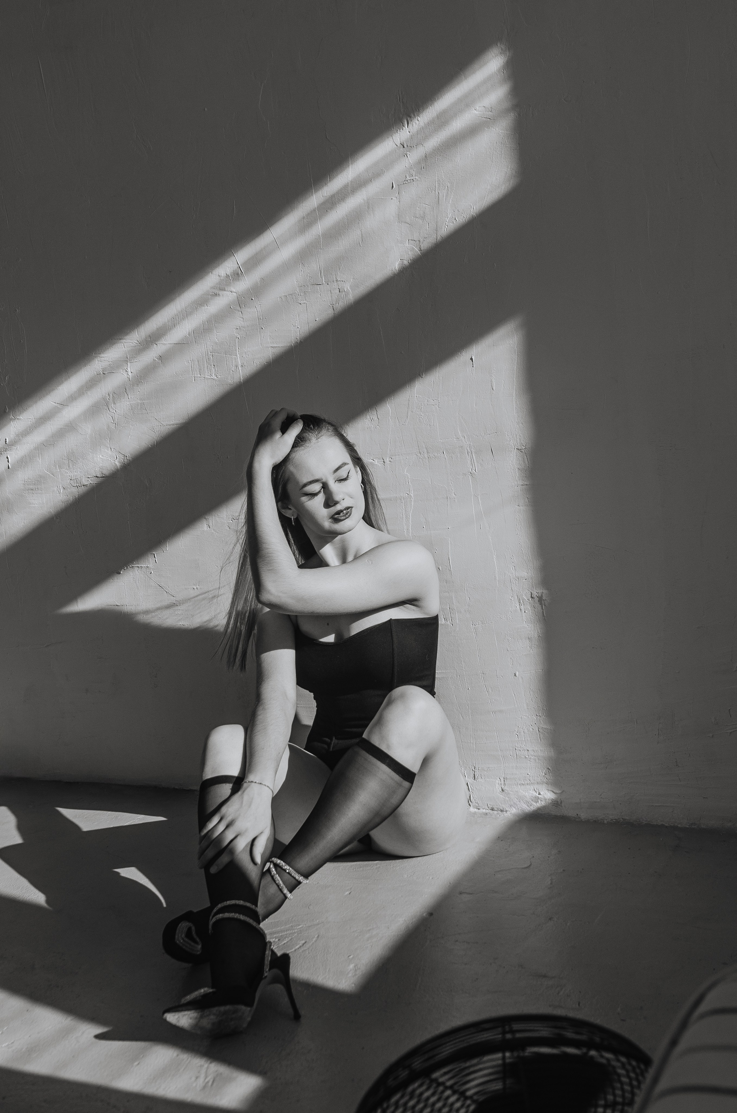 Женская фотосессия в стиле минимализм. Денисова Аля — фотограф для парных съемок и индивидуальных историй в Барнауле