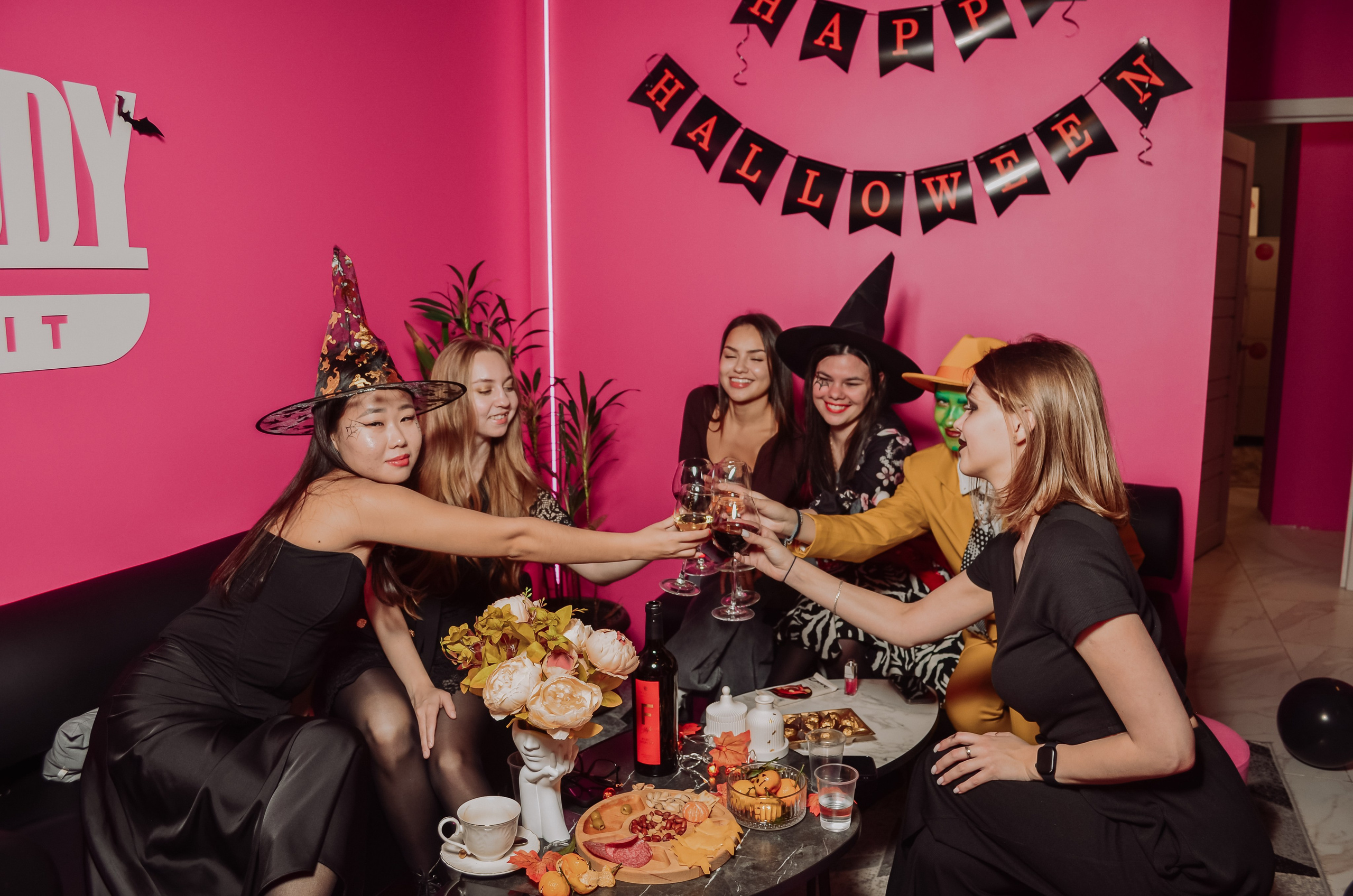 Фоторепортаж мероприятия в фитнес-клубе. Денисова Аля — фотограф для парных съемок и индивидуальных историй в Барнауле