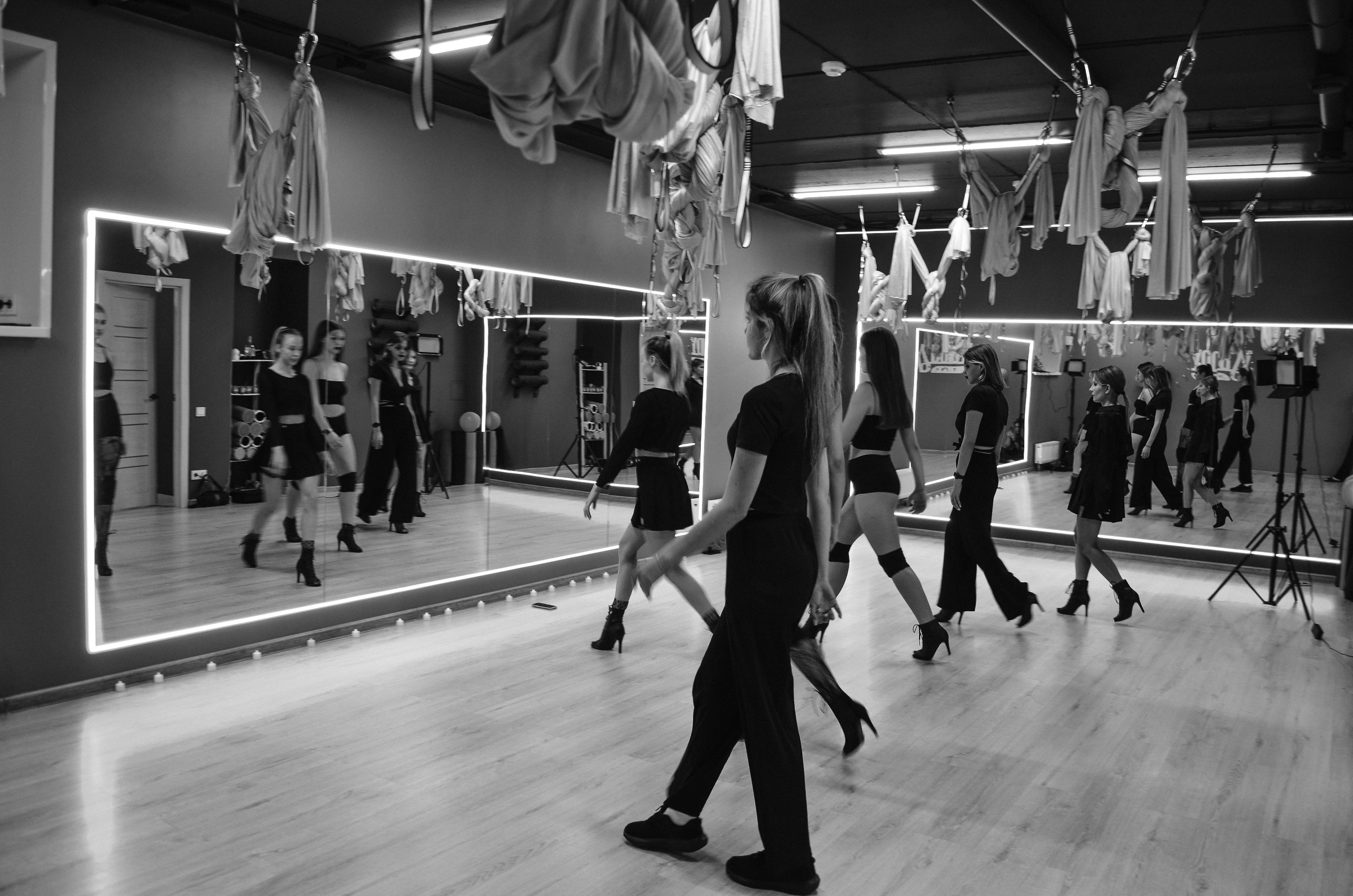 Фоторепортаж мероприятия в фитнес-клубе. Денисова Аля — фотограф для парных съемок и индивидуальных историй в Барнауле