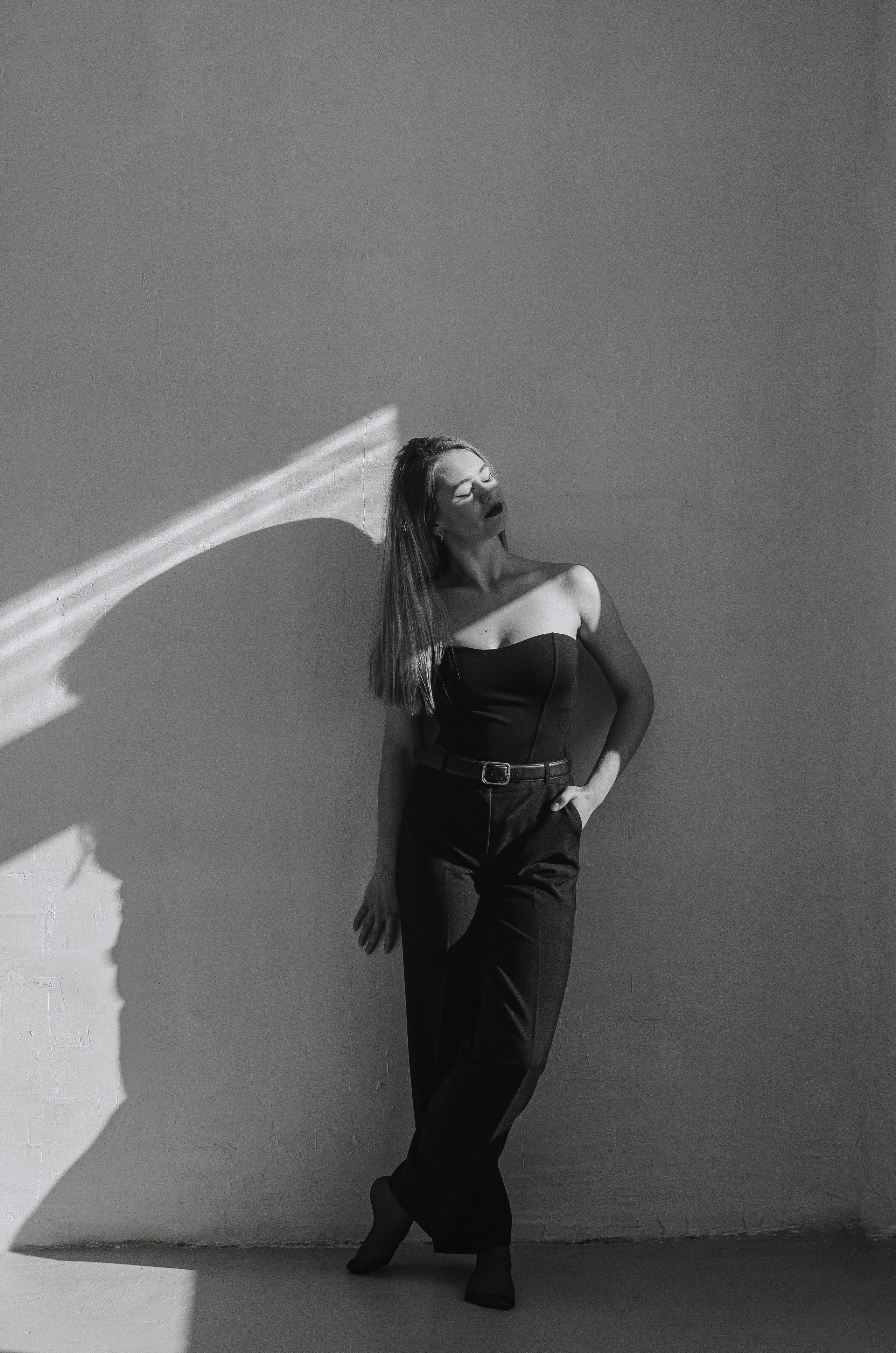 Женская фотосессия в стиле минимализм. Денисова Аля — фотограф для парных съемок и индивидуальных историй в Барнауле