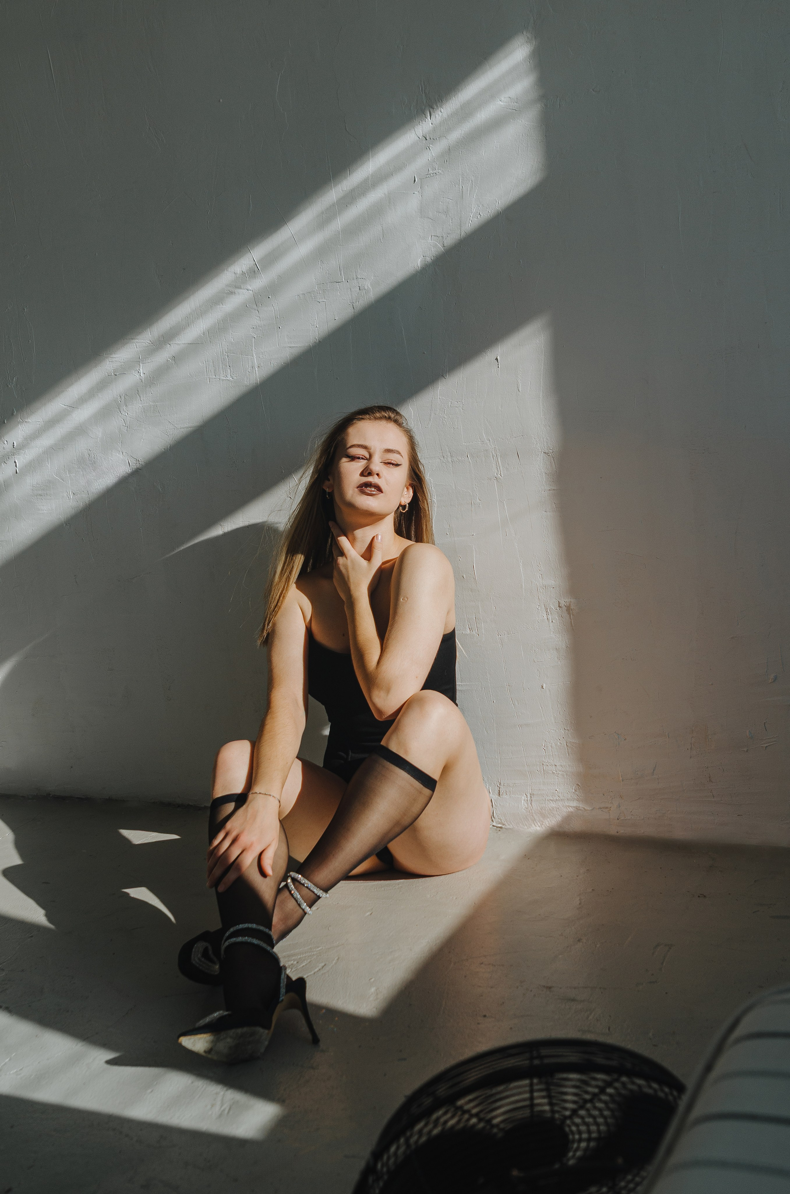 Женская фотосессия в стиле минимализм. Денисова Аля — фотограф для парных съемок и индивидуальных историй в Барнауле