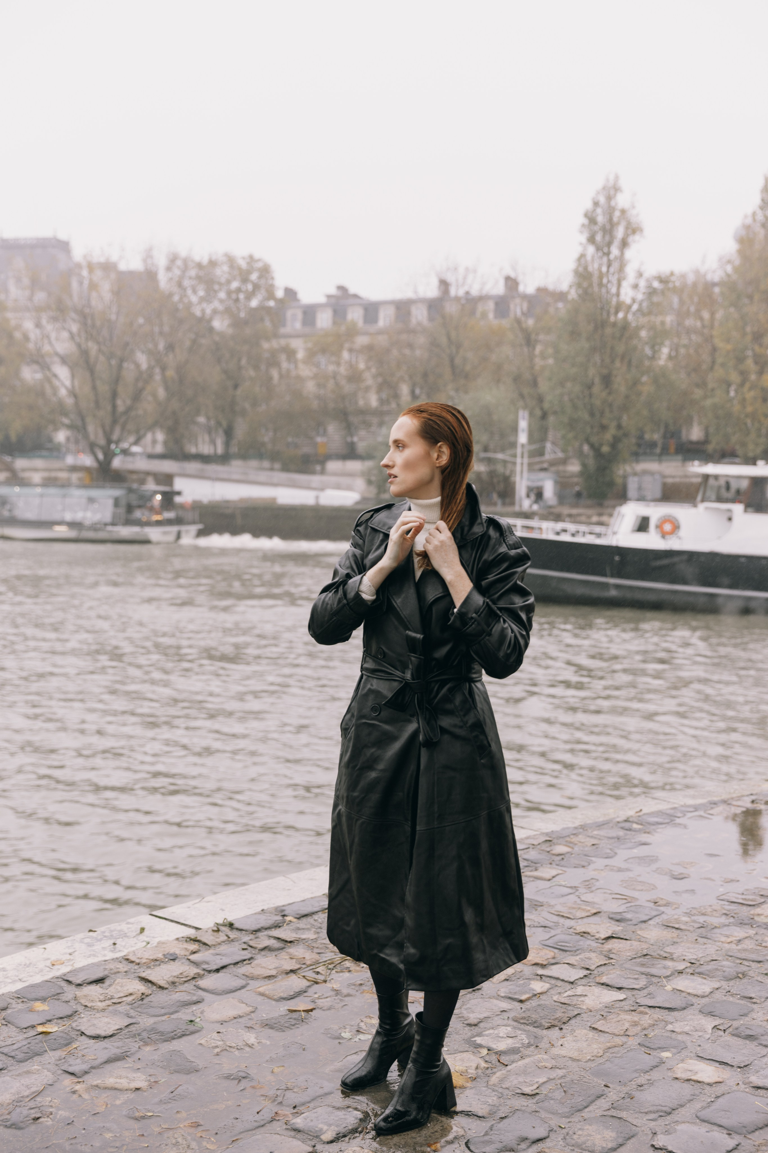 Femme fatale. Photographer in Paris