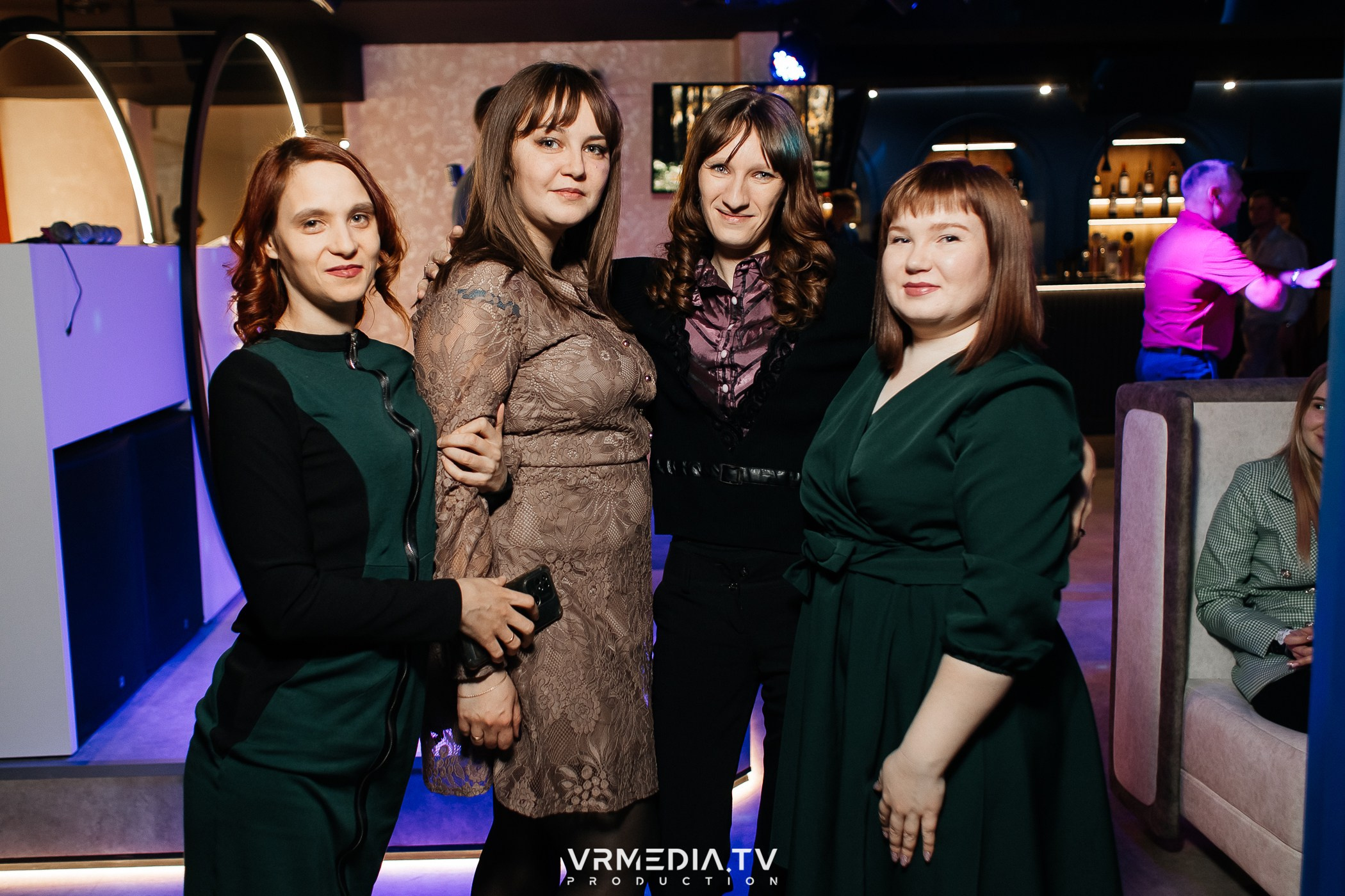 8 марта в караоке-ресторане «Голос»