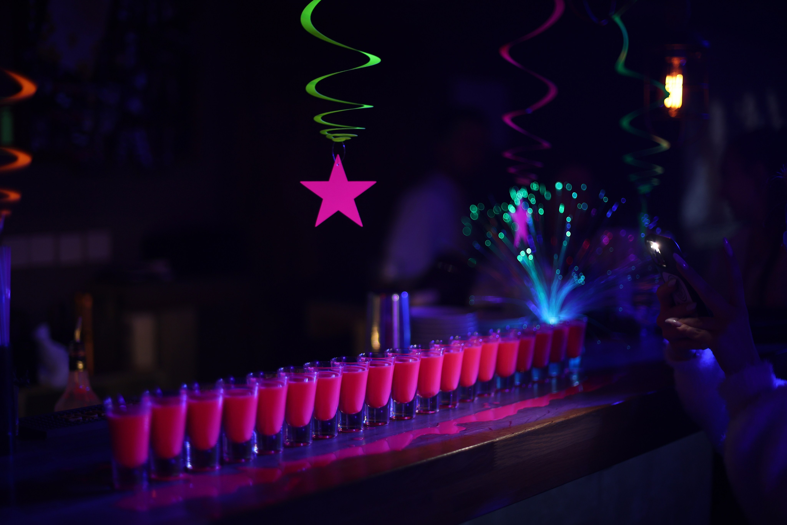 Neon Party 01.08.25. Мята Спортивная — Кальянная, караоке, бар в Минске