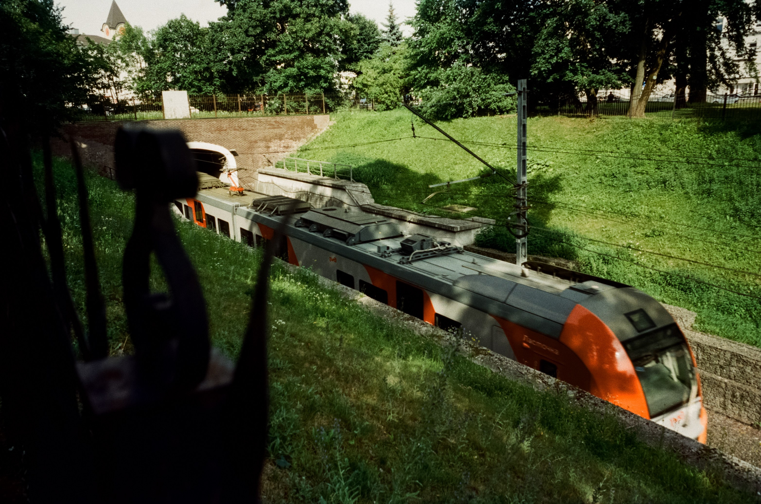 Прогулка от Площади Победы к Amalienau в golden hour. Фотограф-документалист Мария Осокина