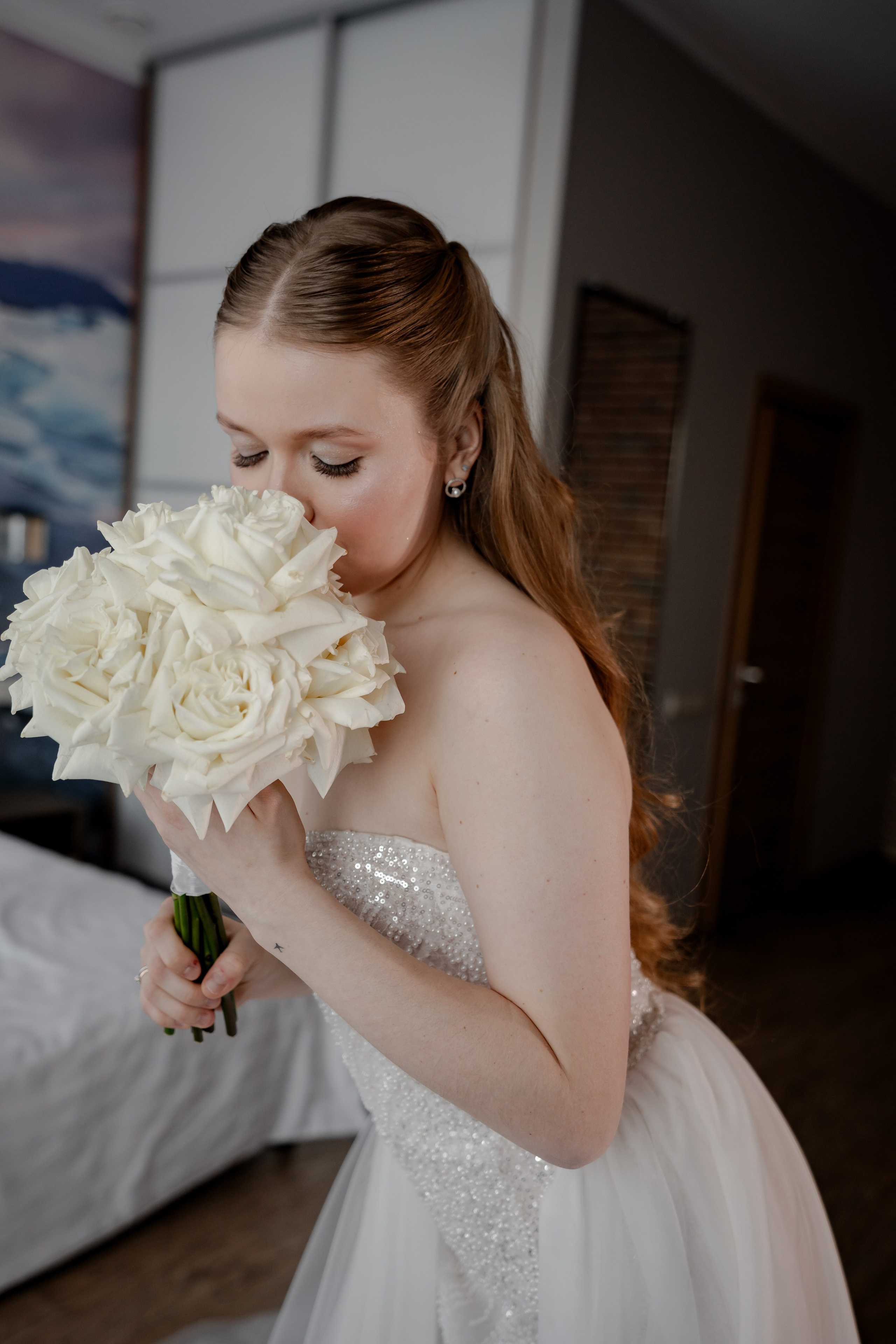 СВАДЕБНАЯ СЬЕМКА СБОРОВ В ОТЕЛЕ И ВЫЕЗД НА ЦЕРЕМОНИЮ (СНЯТО В СИБИРЕ В НИЖНЕВАРТОВСКЕ). Профессиональный фотограф, Санкт-Петербург — Виктория Богомолова