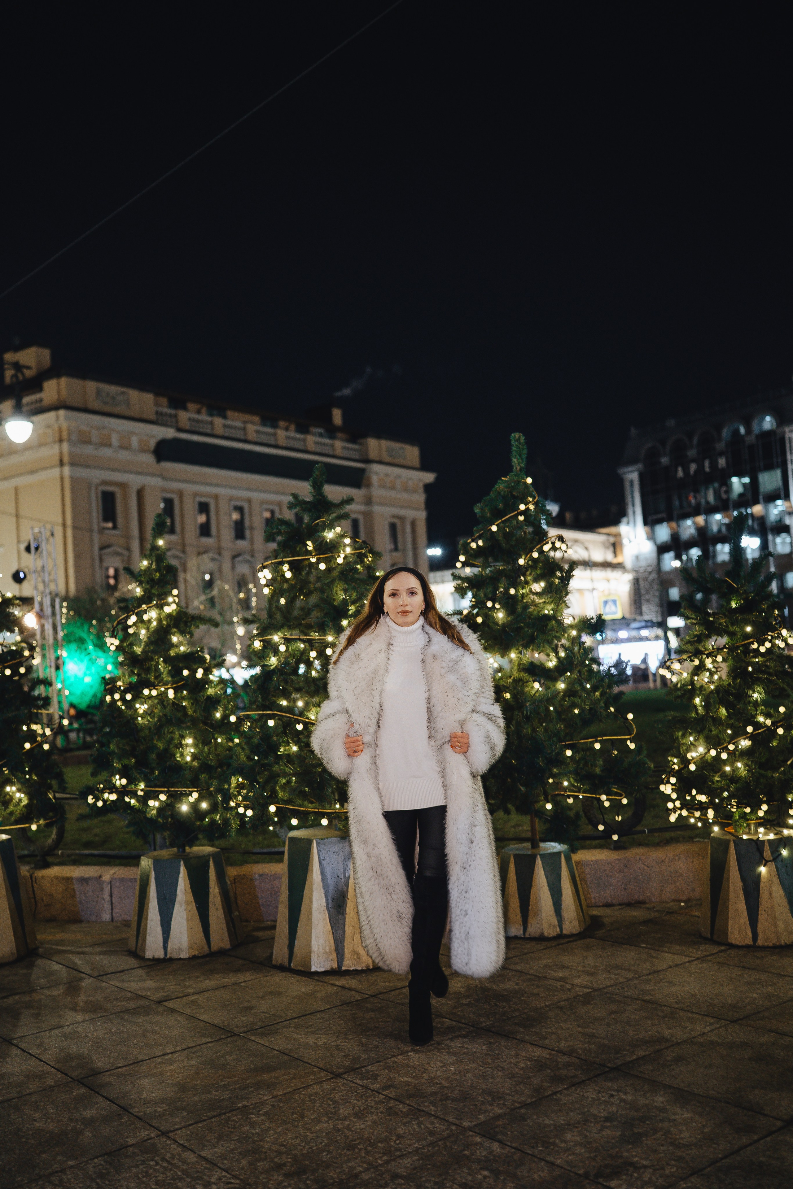 ПРОГУЛКА НА МАНЕЖНОЙ ПЛОЩАДИ ДЛЯ ДЕВУШКИ ПЕРЕД НОВЫМ ГОДОМ (НОВОГОДНЯЯ ФОТОСЕССИИЯ НА МАНЕЖНОЙ ПЛОЩАДИ). Профессиональный фотограф, Санкт-Петербург — Виктория Богомолова
