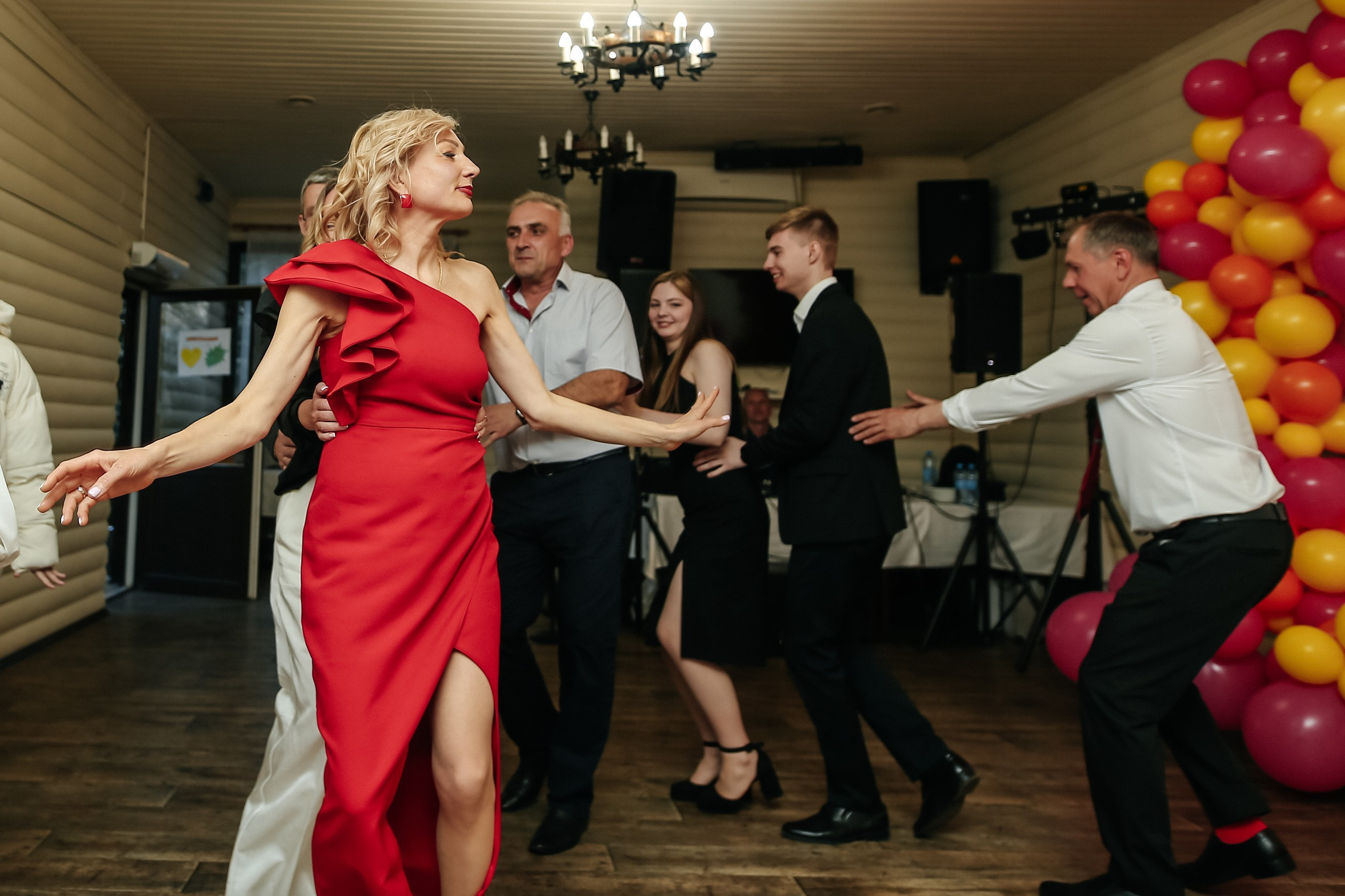 Юбилей Юлии 9 мая 2025 г. Свадебный ведущий в Москве Саксофон на свадьбу