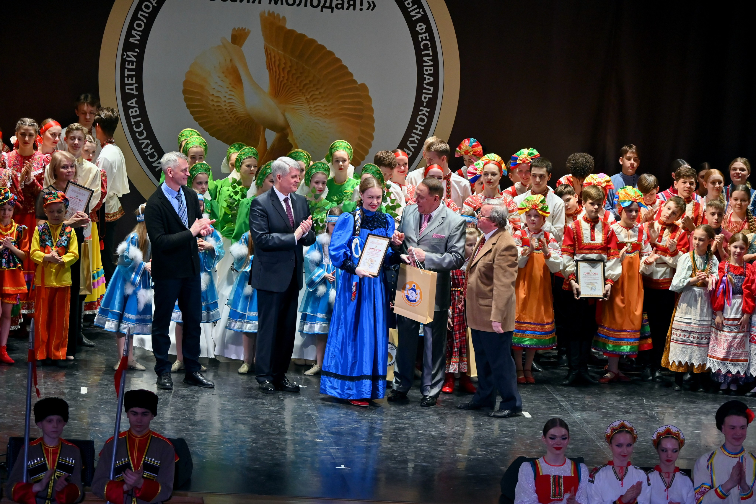 Гала-концерт. Танцуй и пой, Россия Молодая! 22.04.2024. Профессиональный фотограф в Москве Алёна Котова
