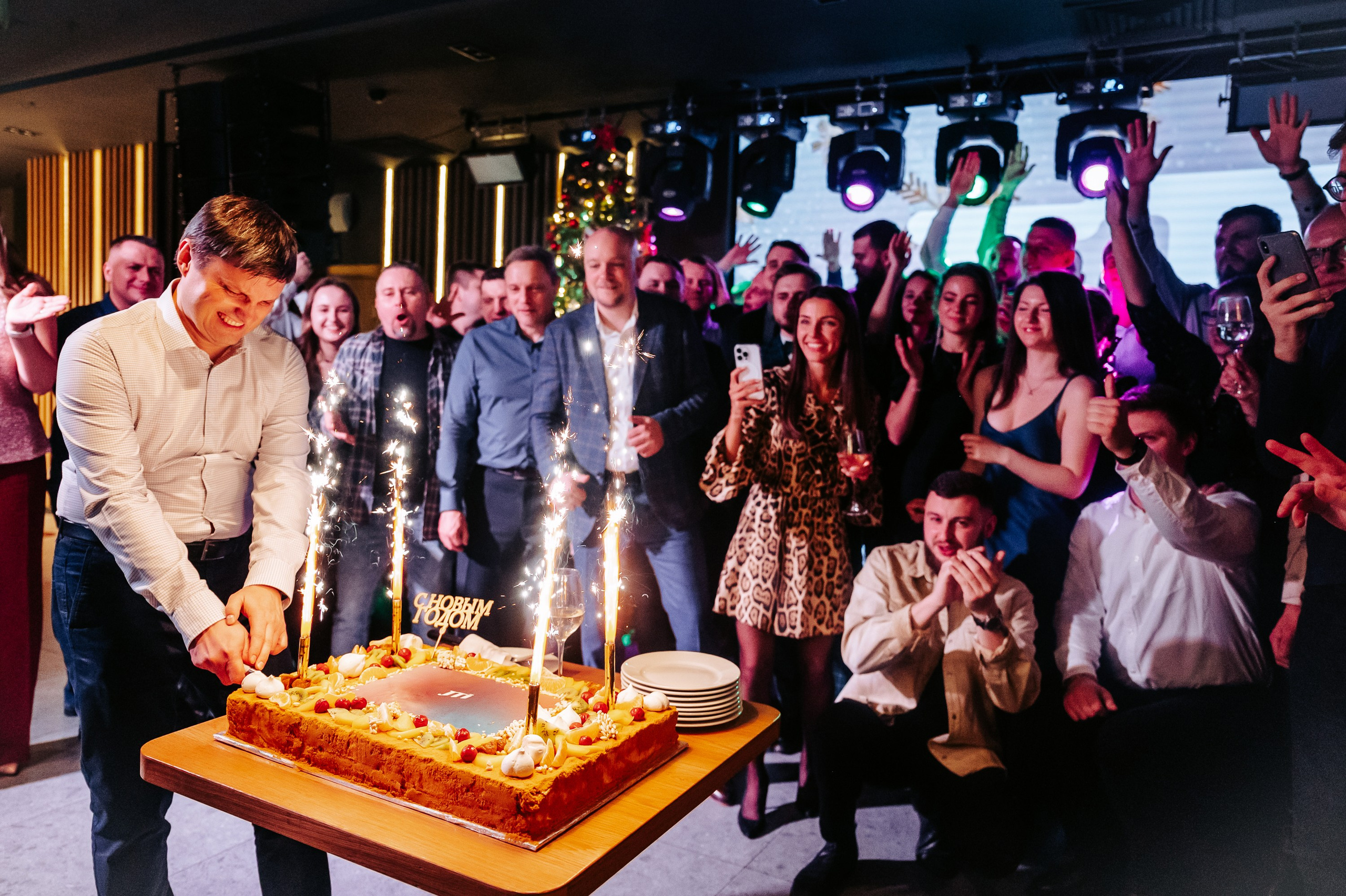 Новогодний корпоратив в караоке баре. Фотограф Дмитрий Сермяжко