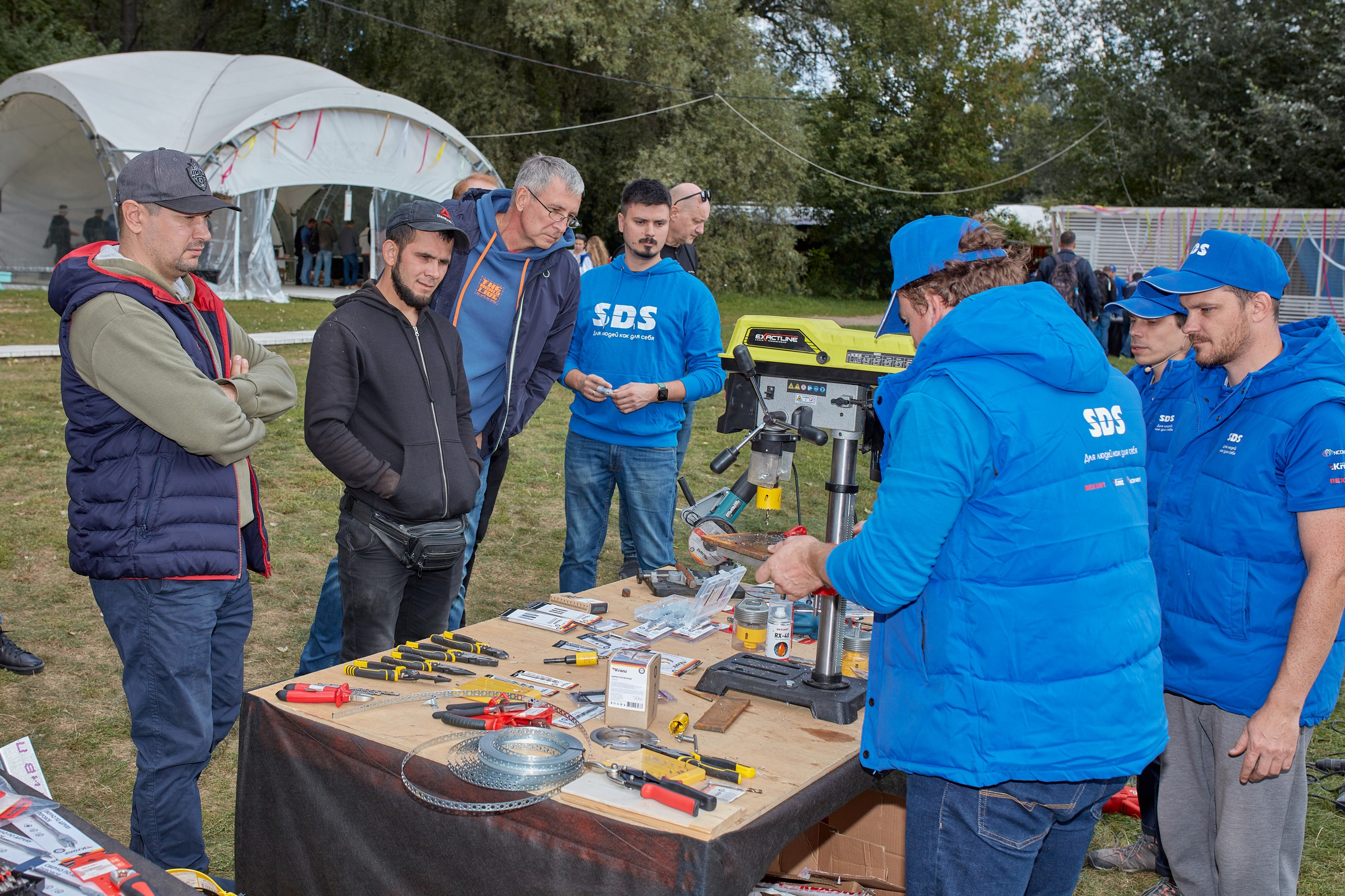 Форм электромонтажников Rexant и Kranz. Коммерческий фотограф в Москве Павел Володин — фотосъемка для бизнеса