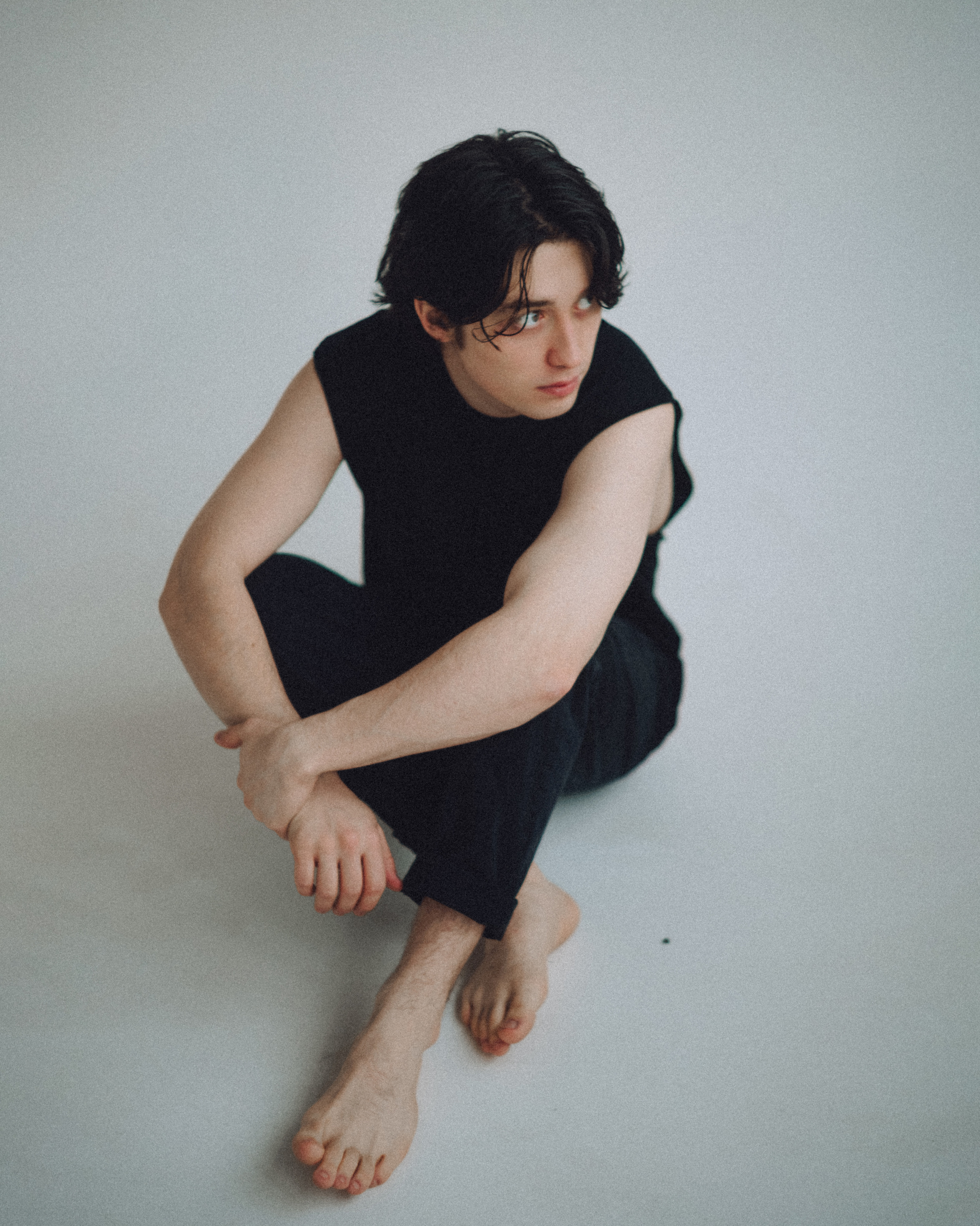 Фотосъёмка музыканта в студии на циклораме