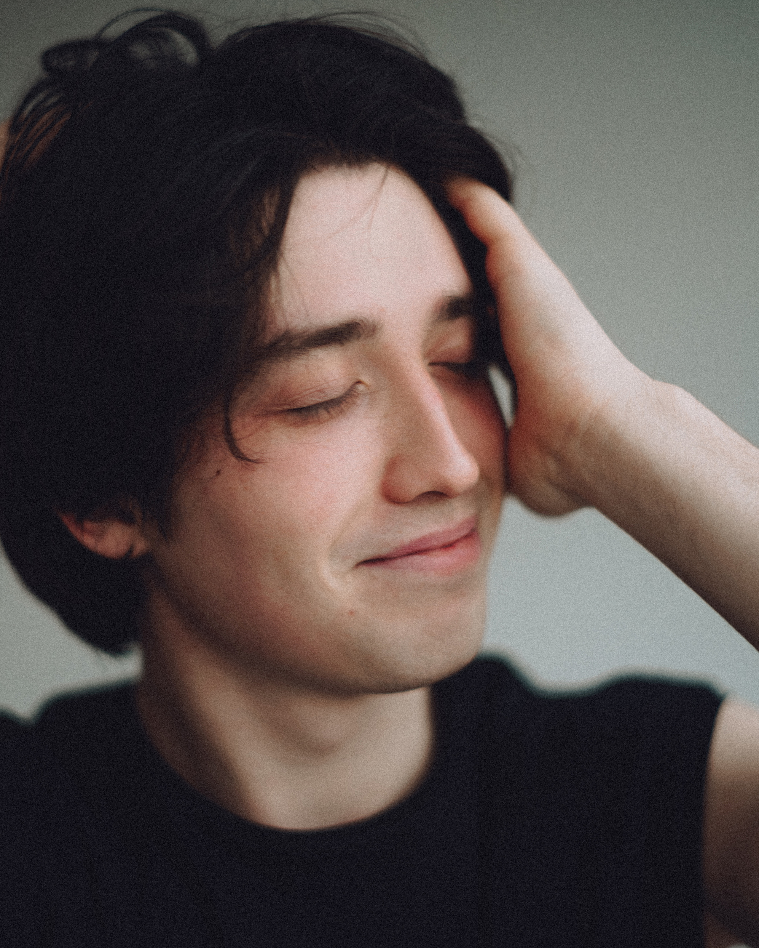 Фотосъёмка музыканта в студии на циклораме