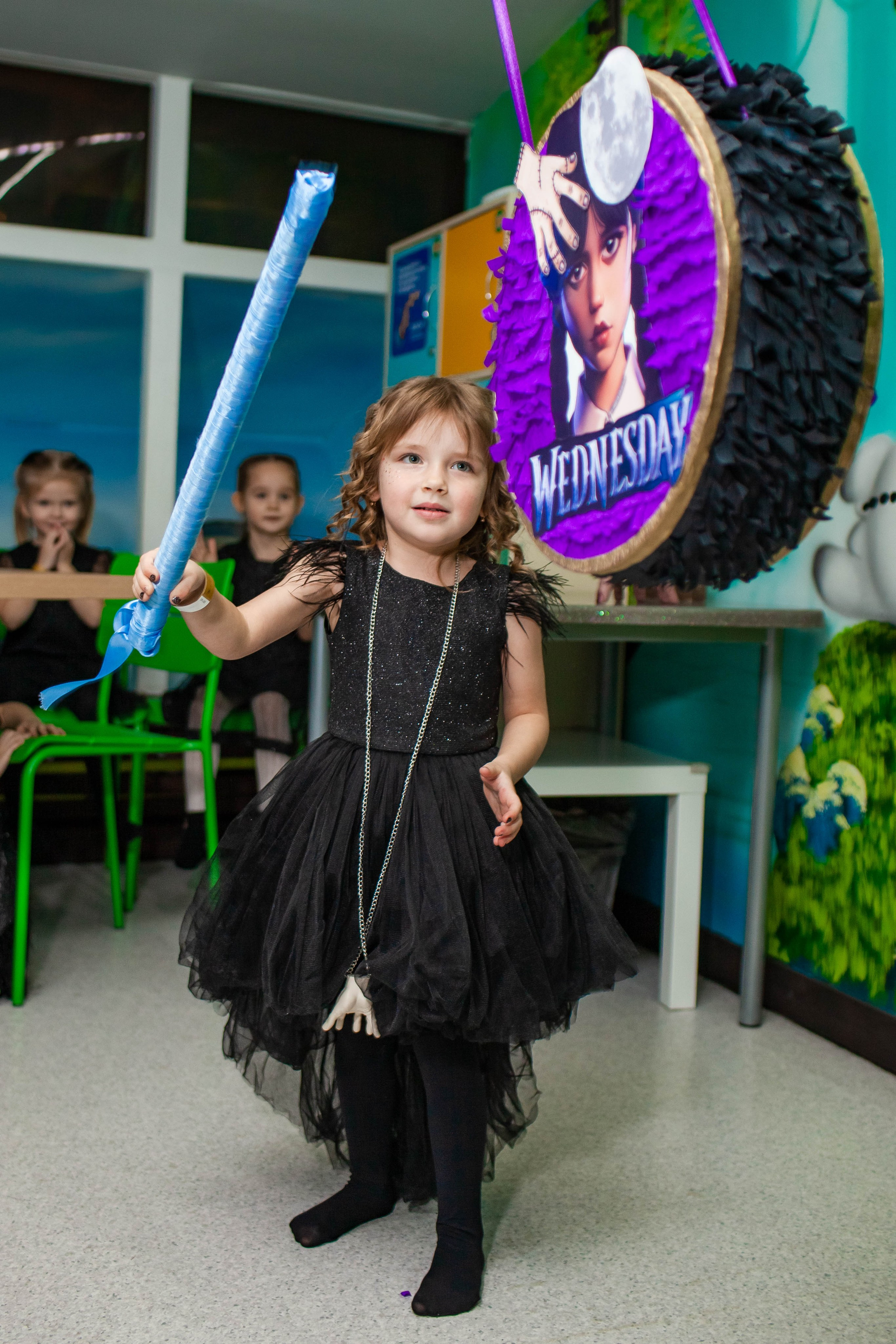 День Рождения Анечки в стиле Уэнсдей. Детский и семейный фотограф в Санкт-Петербурге Елизавета Сорокина