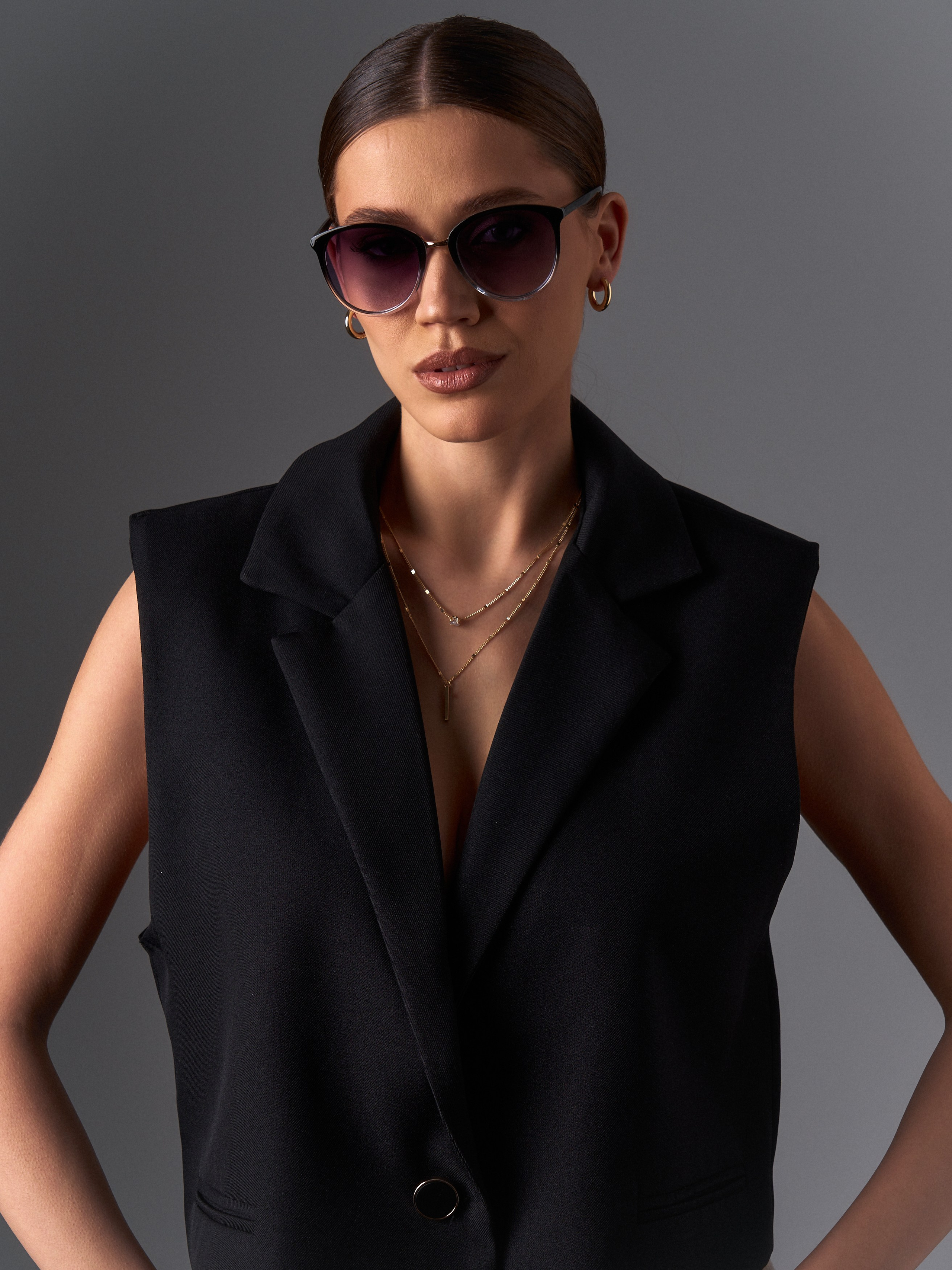 AMOV. Кирилл Гольцберг | фотограф для брендов одежды и бизнеса