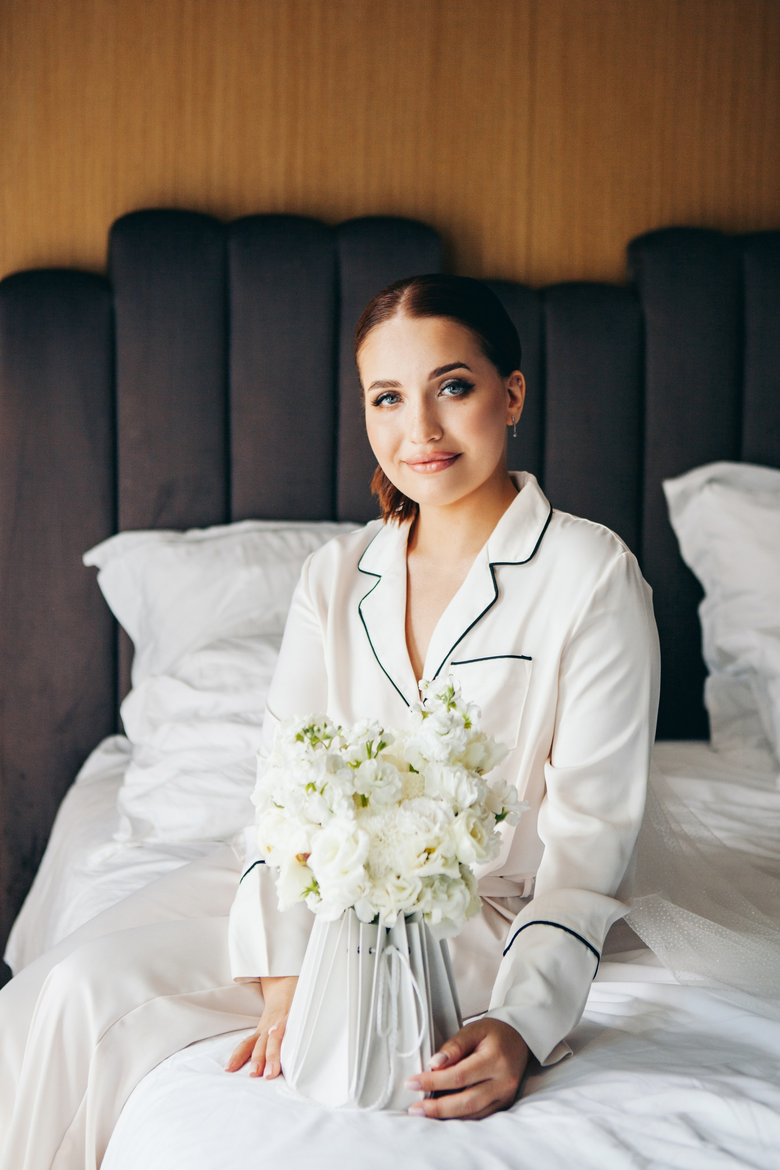 Свадебная фотосессия в отеле hartwell hotel и на патриарших прудах. Фотограф Ольга Ефремова