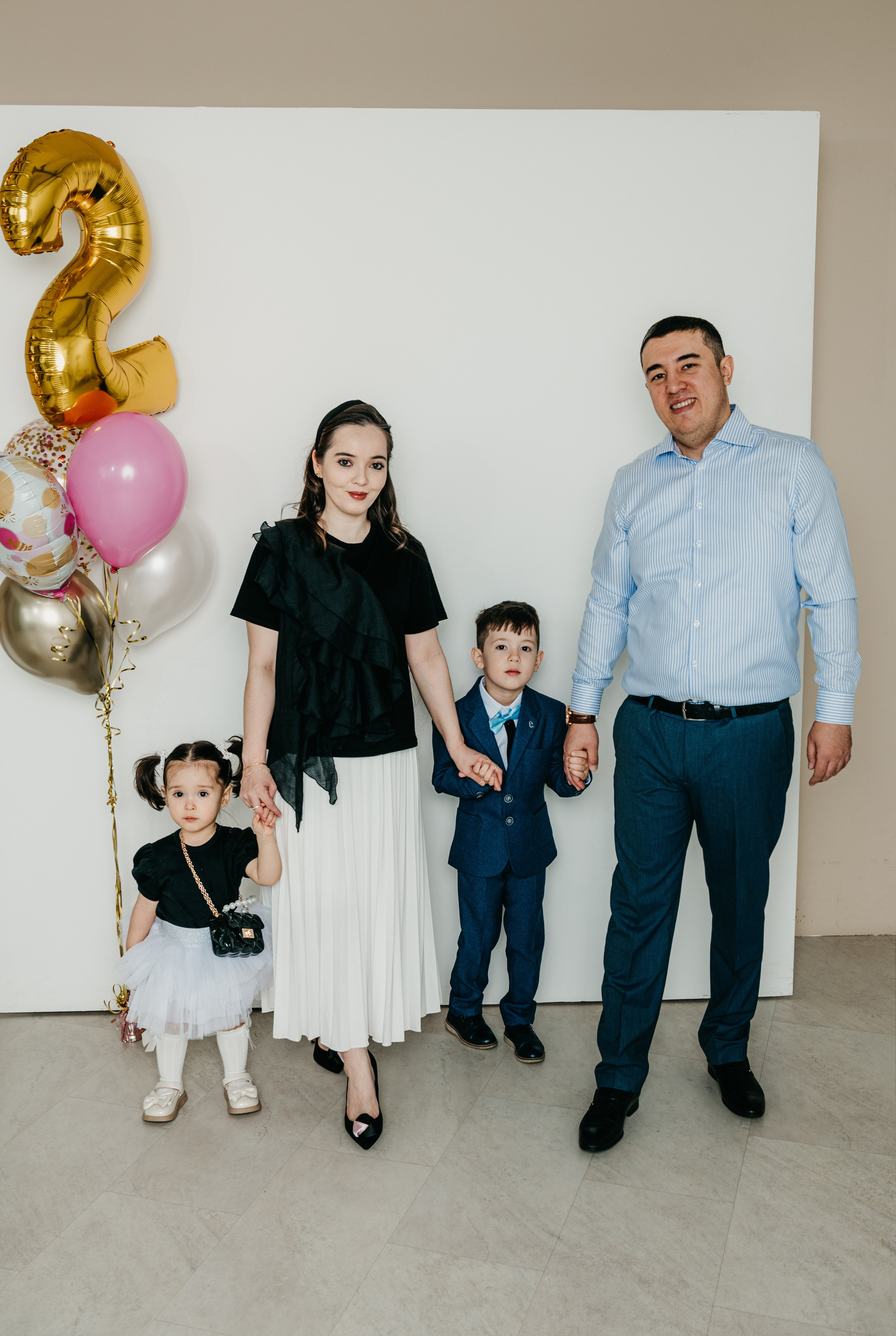Майя с семьей. Фотограф на выписку из роддома в Москве и МО