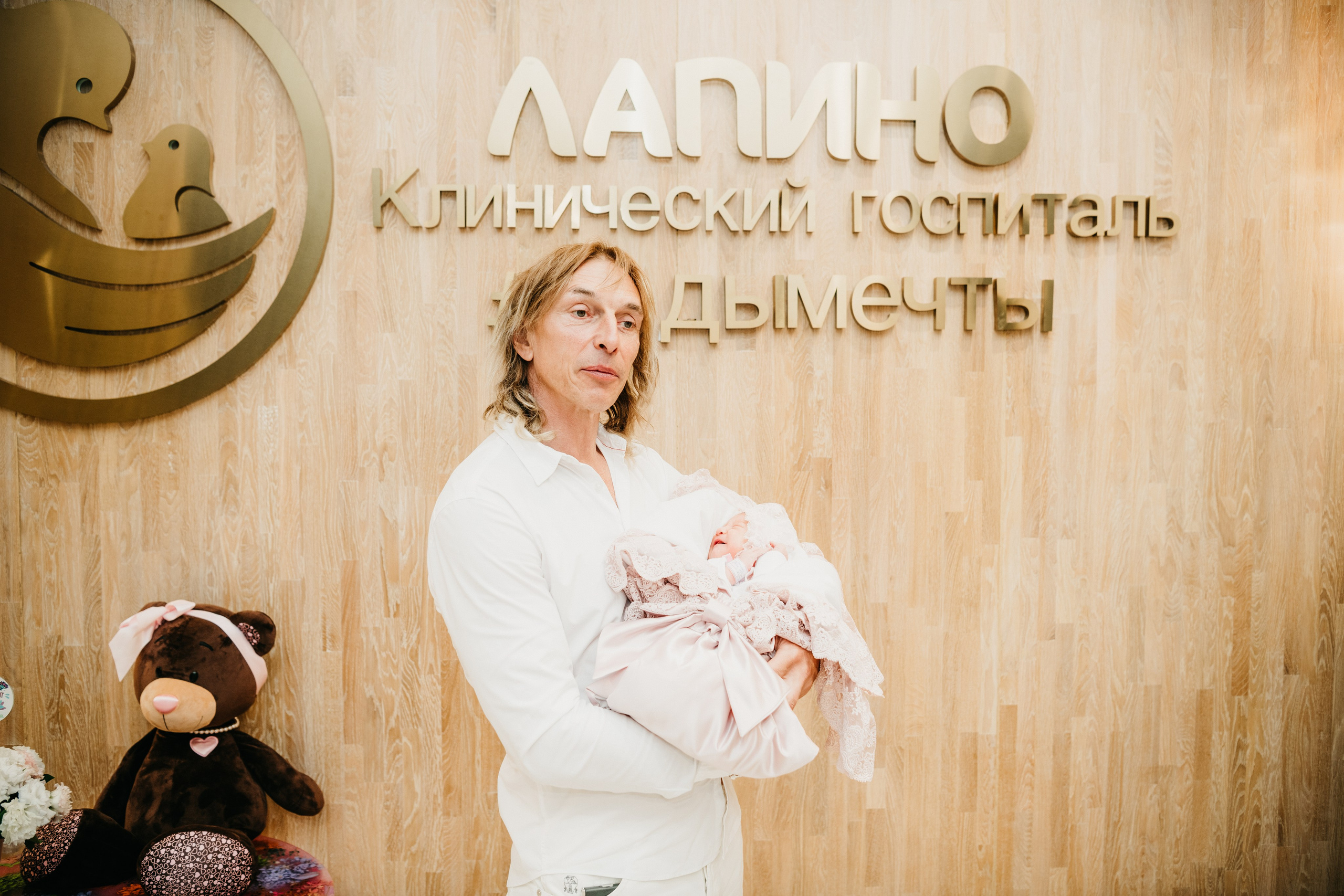 Выписка Полины в Лапино. Фотограф на выписку из роддома в Москве и МО
