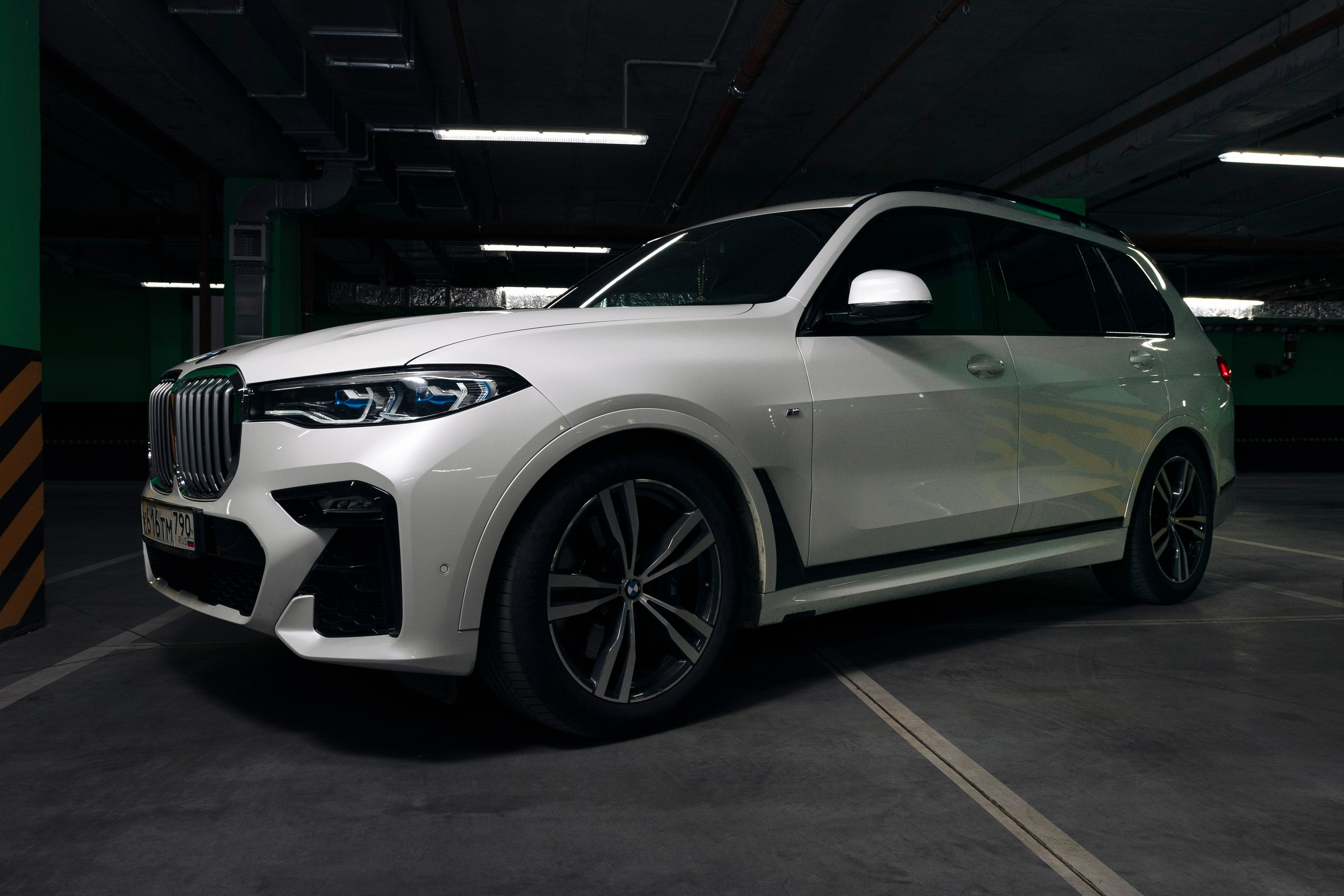 BMW X7 30d. Портретный фотограф Москва Белогорцев Сергей