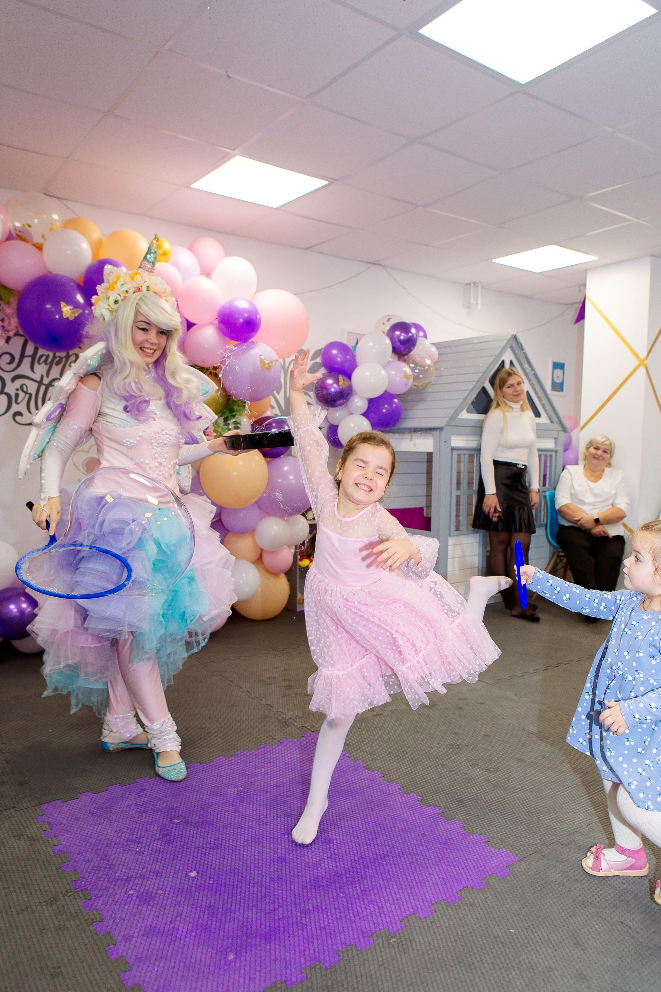 Иллария и Валерия в dana kids. Семейный детский фотограф. Фотосессия в Минске