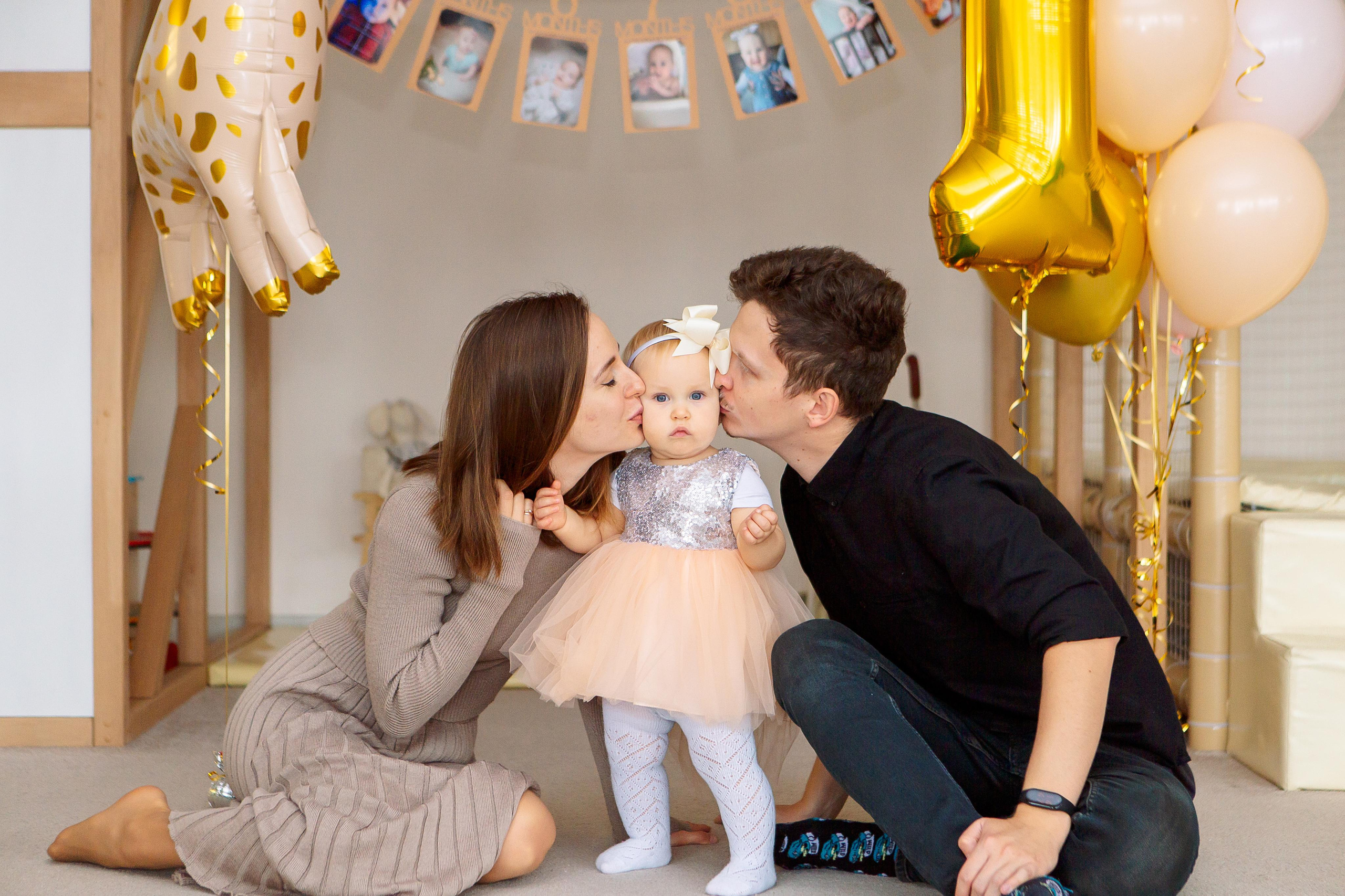Лизе 1 годик в Пуговке. Семейный детский фотограф. Фотосессия в Минске