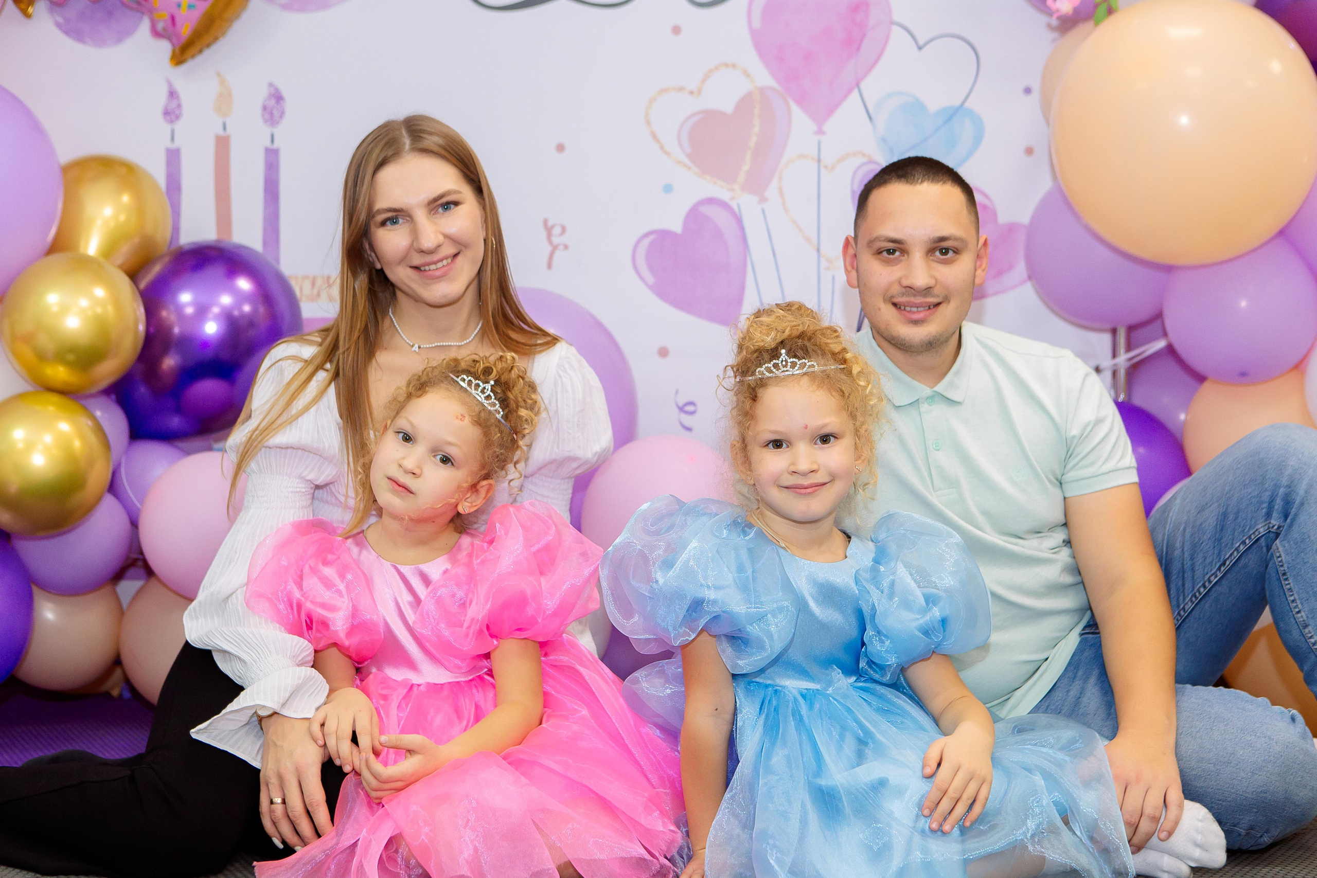 Иллария и Валерия в dana kids. Семейный детский фотограф. Фотосессия в Минске