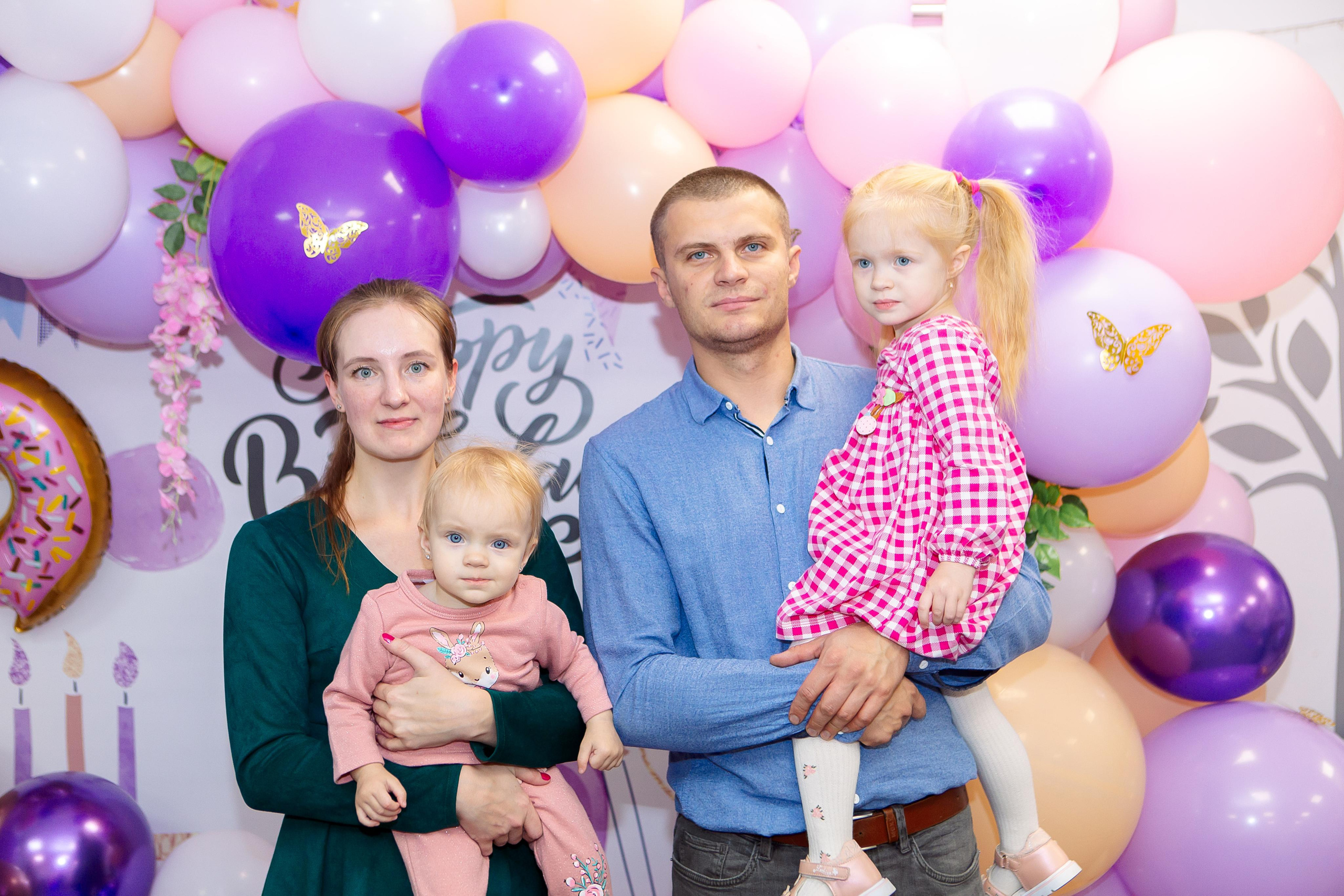 Иллария и Валерия в dana kids. Семейный детский фотограф. Фотосессия в Минске