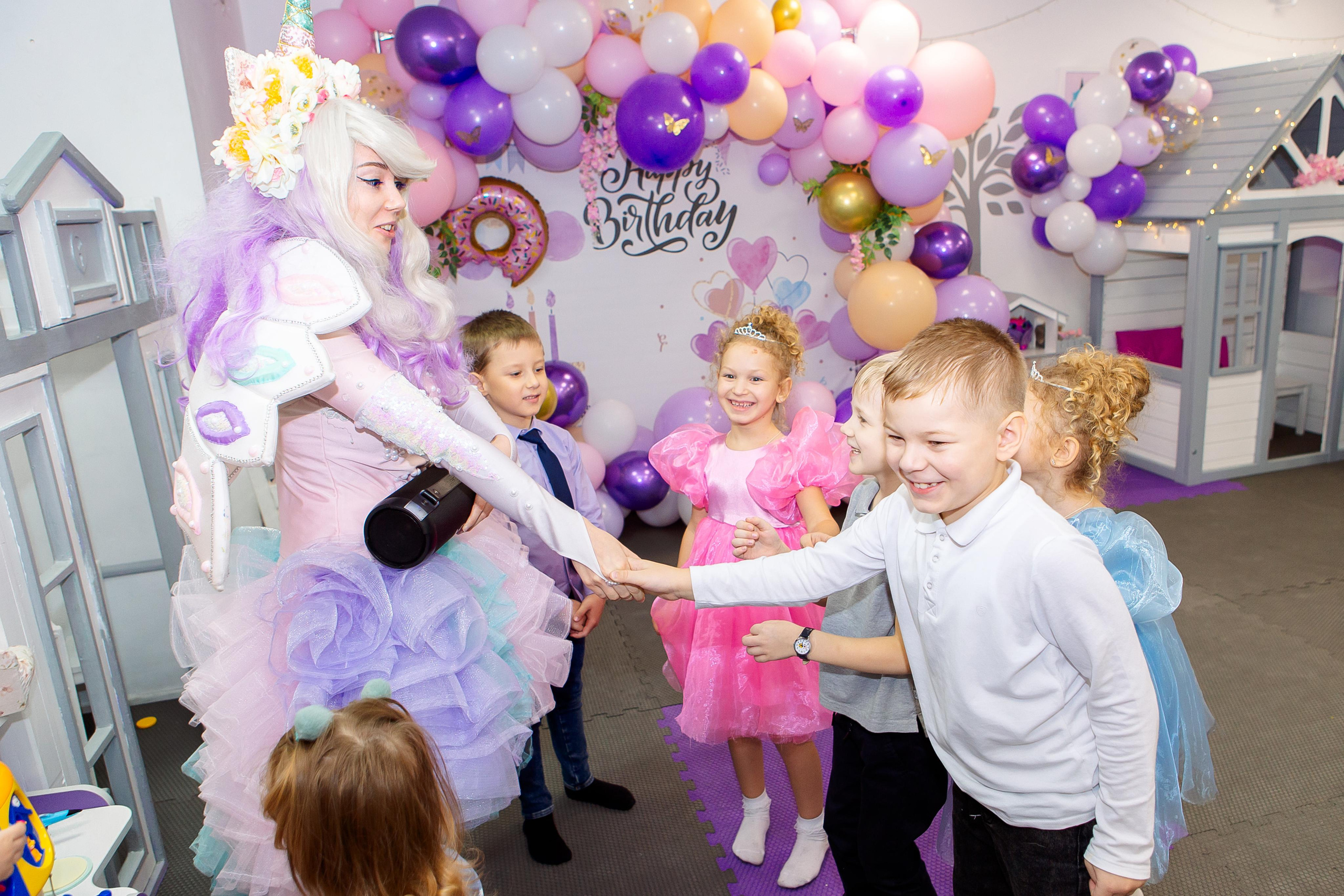 Иллария и Валерия в dana kids. Семейный детский фотограф. Фотосессия в Минске