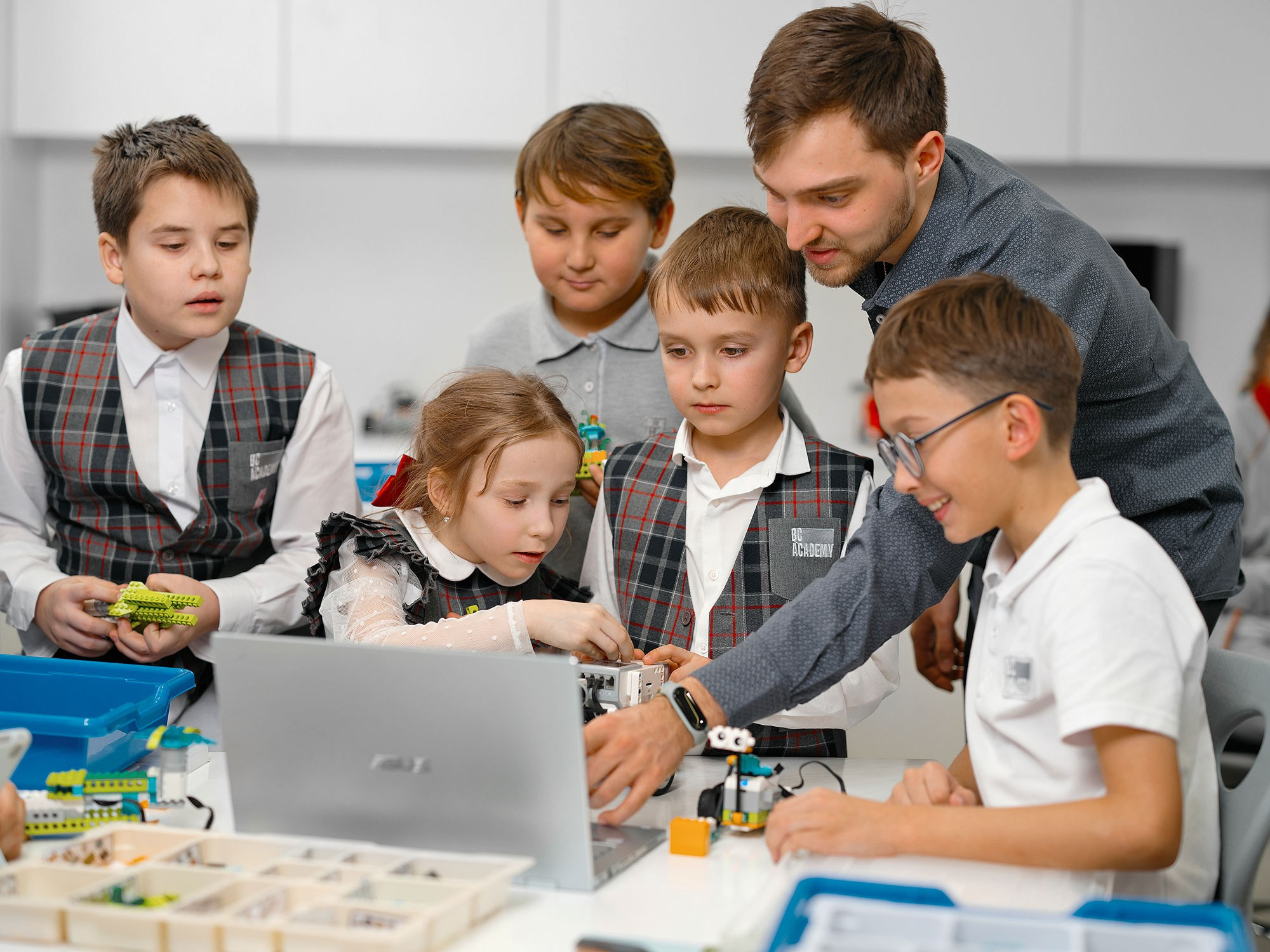 Кембриджская Международная Школа Бала-Сити, Казань. Oleg Samoilov is a documentary photographer for brands that value an honest story