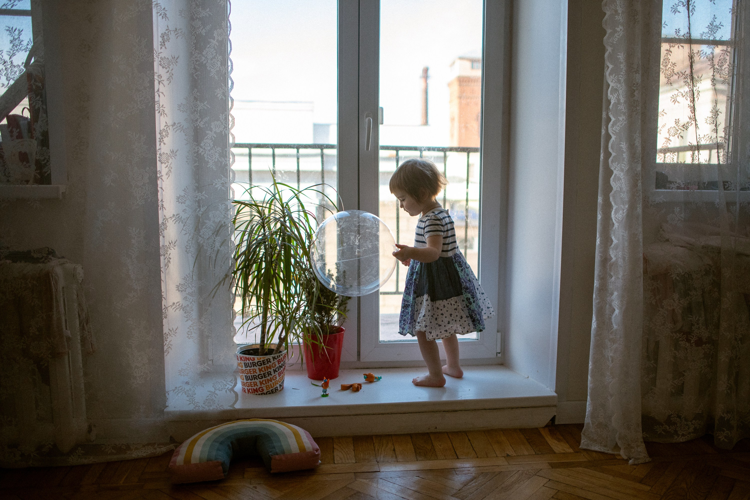 A Mom’s Day: The Everyday Hustle. Documentary family photography in Barcelona and beyond