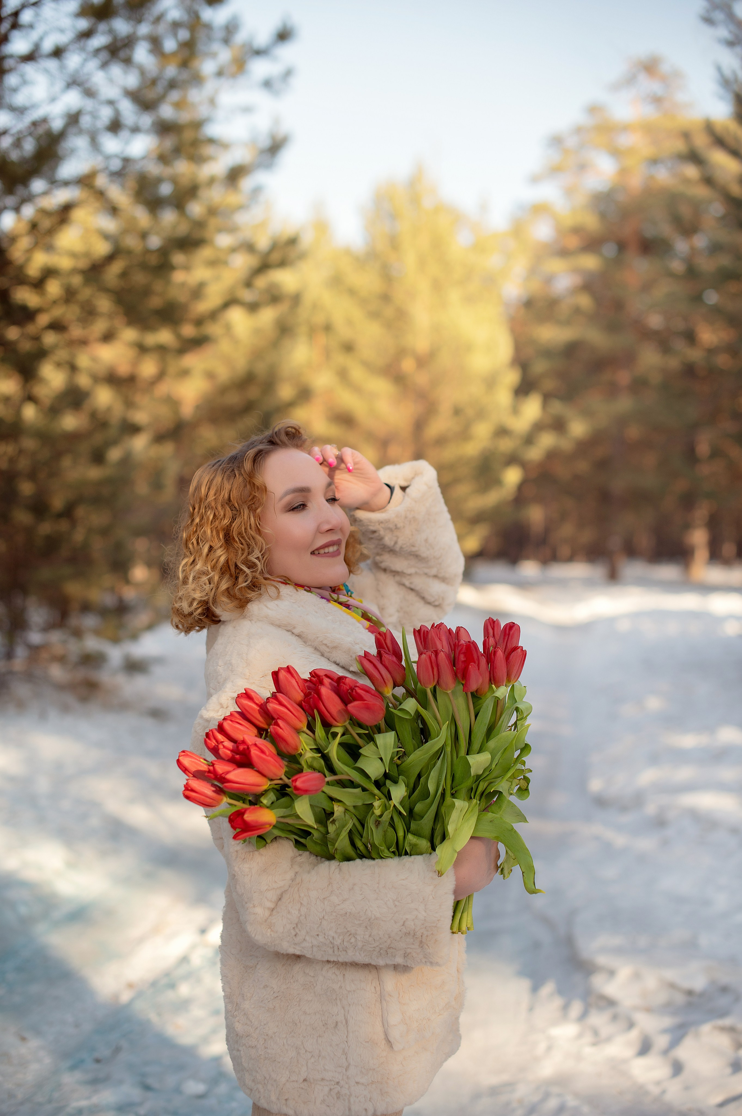 Ира тюльпаны в снегу. Фотограф Виктория Воронина