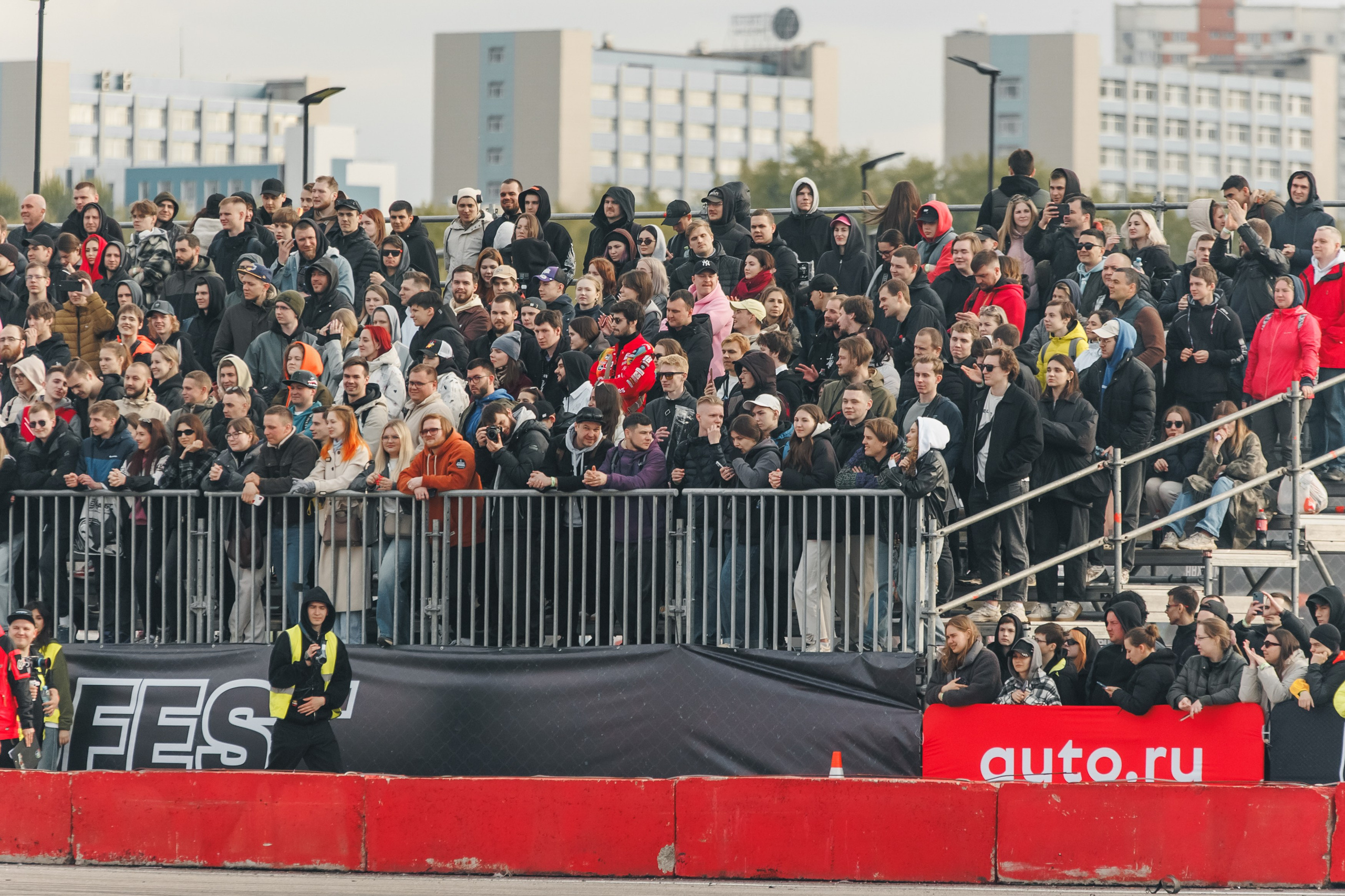 Выставка и дрифт машин. Репортажный фотограф. Москва. Алина Ланская