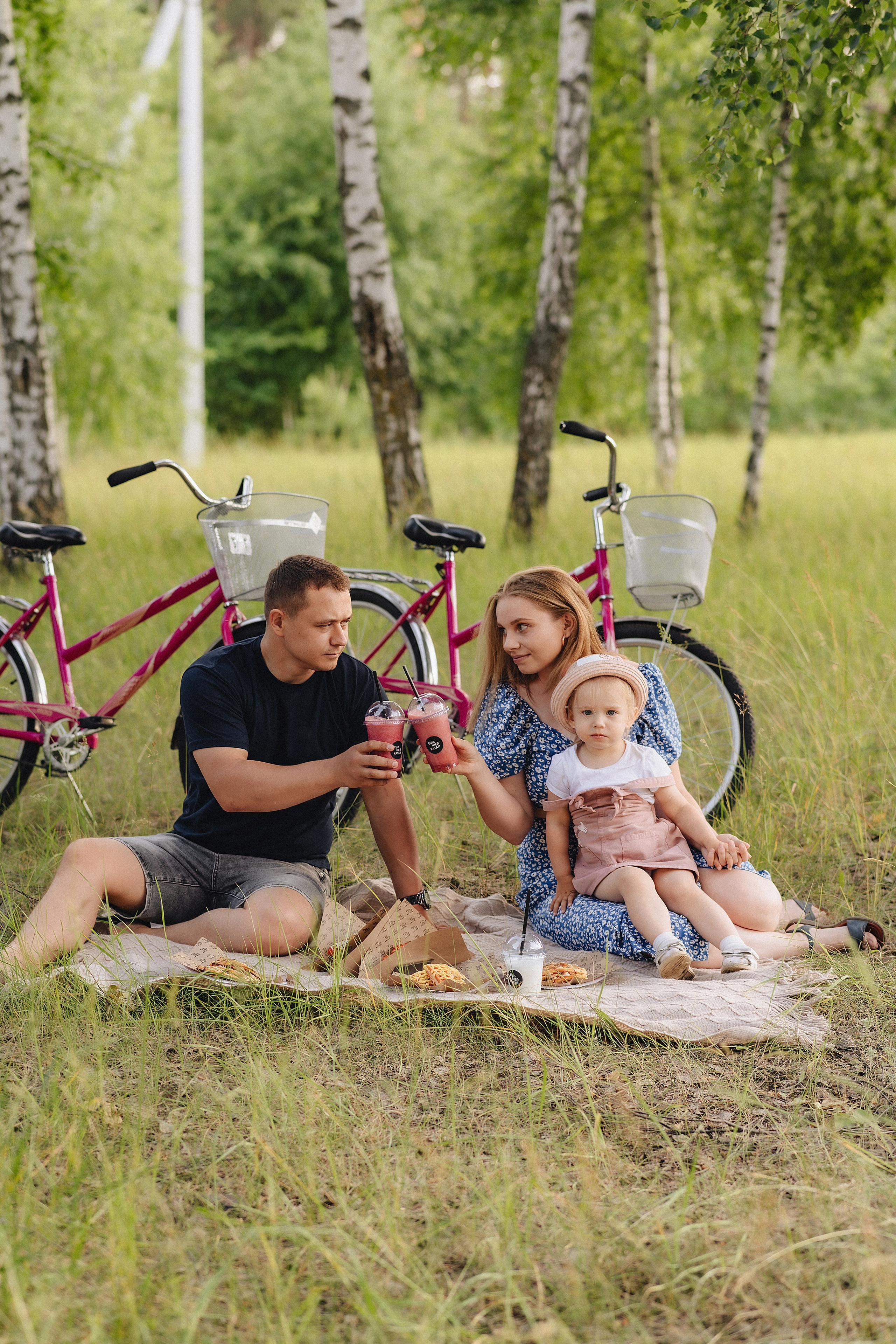 Семейная прогулка | Съемка для кофейни. Фотограф Карина Шмулёва. Воронеж и область