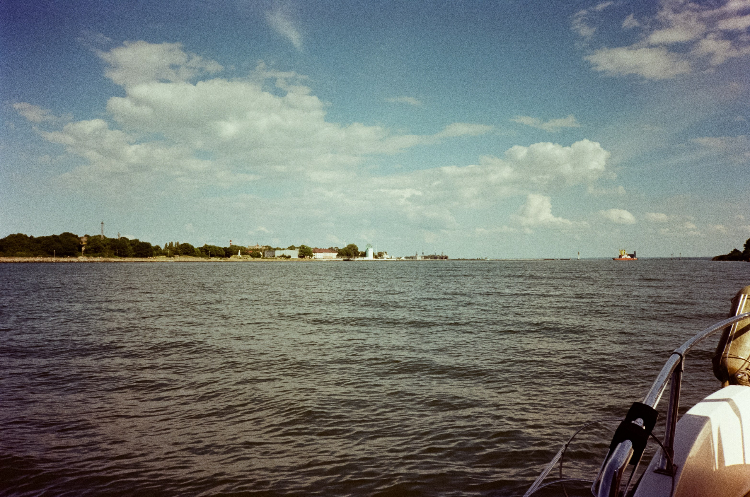 Прогулка на катере по Калининградскому заливу. Алые паруса. Фотограф-документалист Мария Осокина