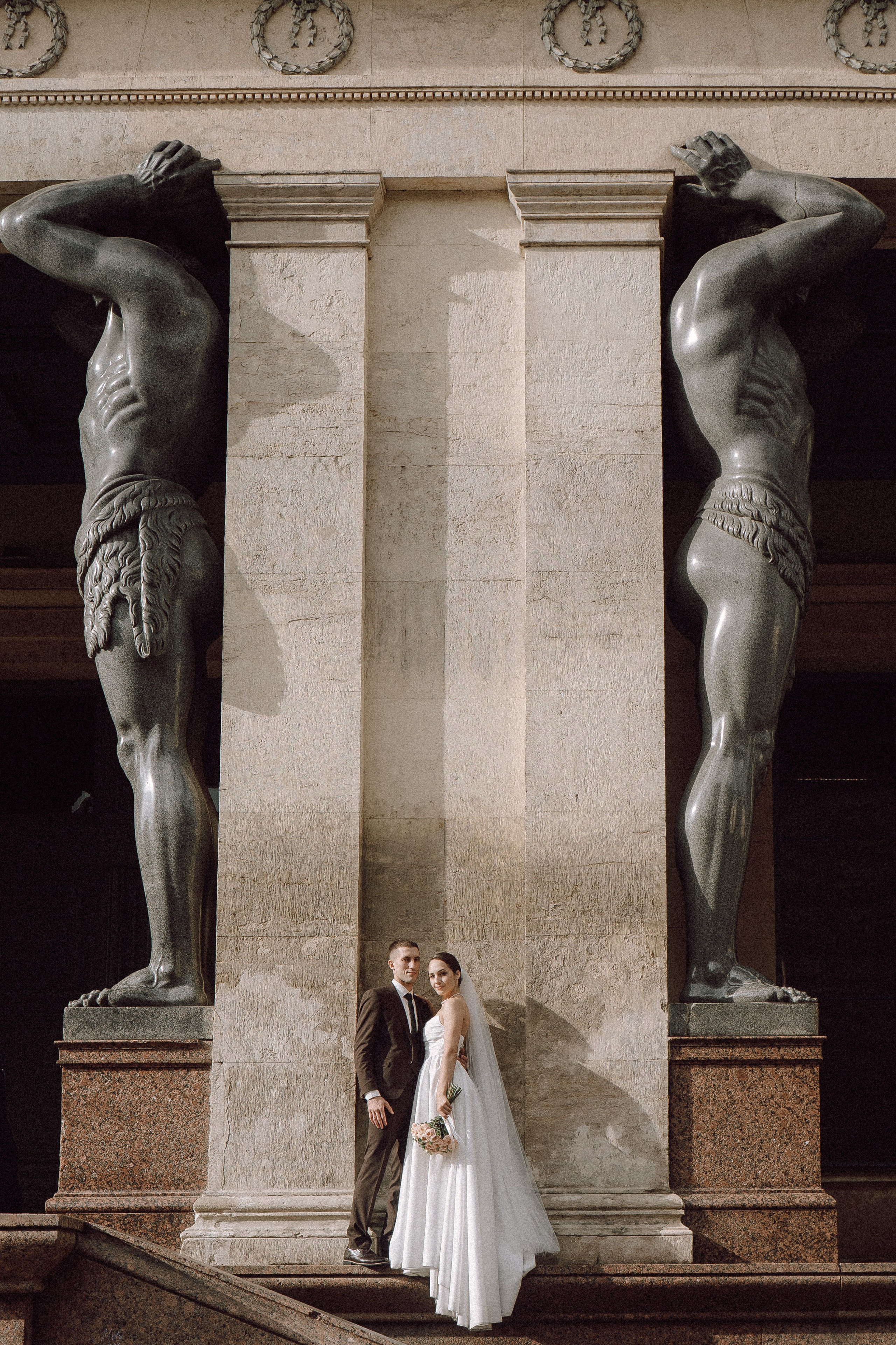 СВАДЕБНАЯ ПРОГУЛКА В САНТК-ПЕТЕРБУРГЕ (ИСАКИЕВСКИЙ СОБОР, ЗИМНЯЯ КАНАВКА, ЭРМИТАЖ И БОЛЬШАЯ МОРСКАЯ УЛИЦА). Профессиональный фотограф, Санкт-Петербург — Виктория Богомолова