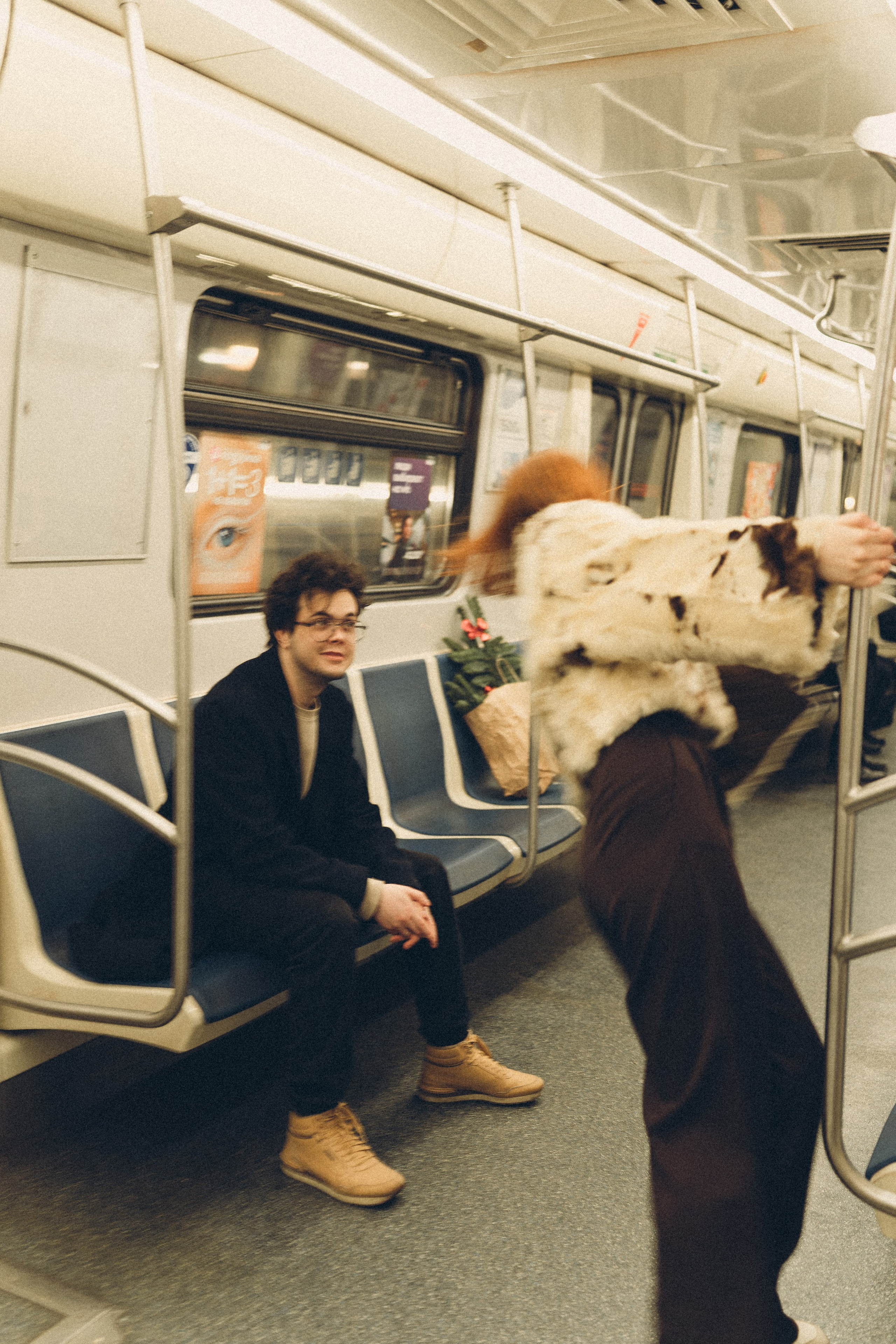 НОВОГОДНЯЯ ФОТОСЕСИИЯ ПАРЫ В МЕТРО ЛЮБОВЬ. Профессиональный фотограф, Санкт-Петербург — Виктория Богомолова