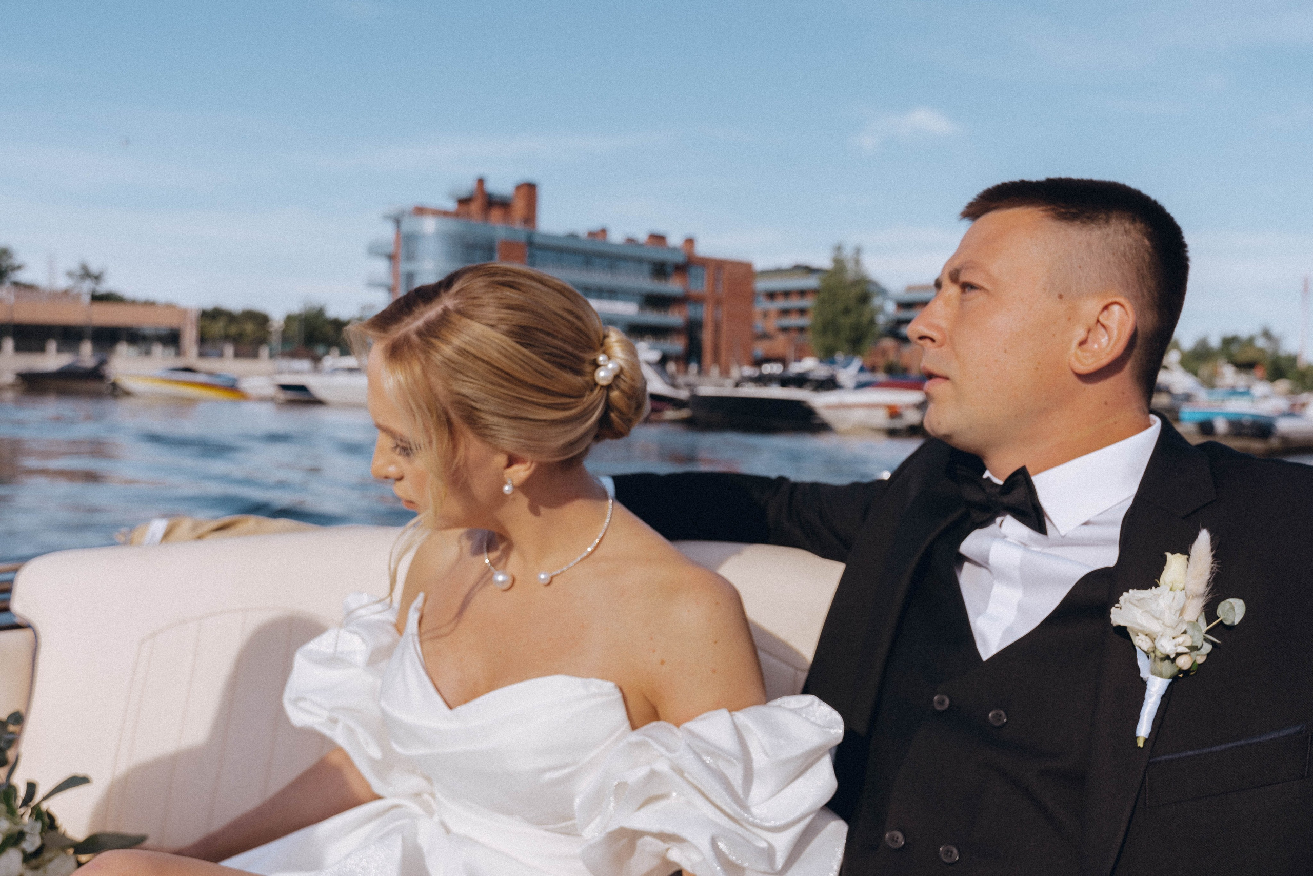 СВАДЕНБНАЯ СЬЕМКА НА КАТЕРЕ ПО КАНАЛАМ САНКТ-ПЕТЕРБУРГА И В АКВАТОРИИ НЕВЫ. Профессиональный фотограф, Санкт-Петербург — Виктория Богомолова