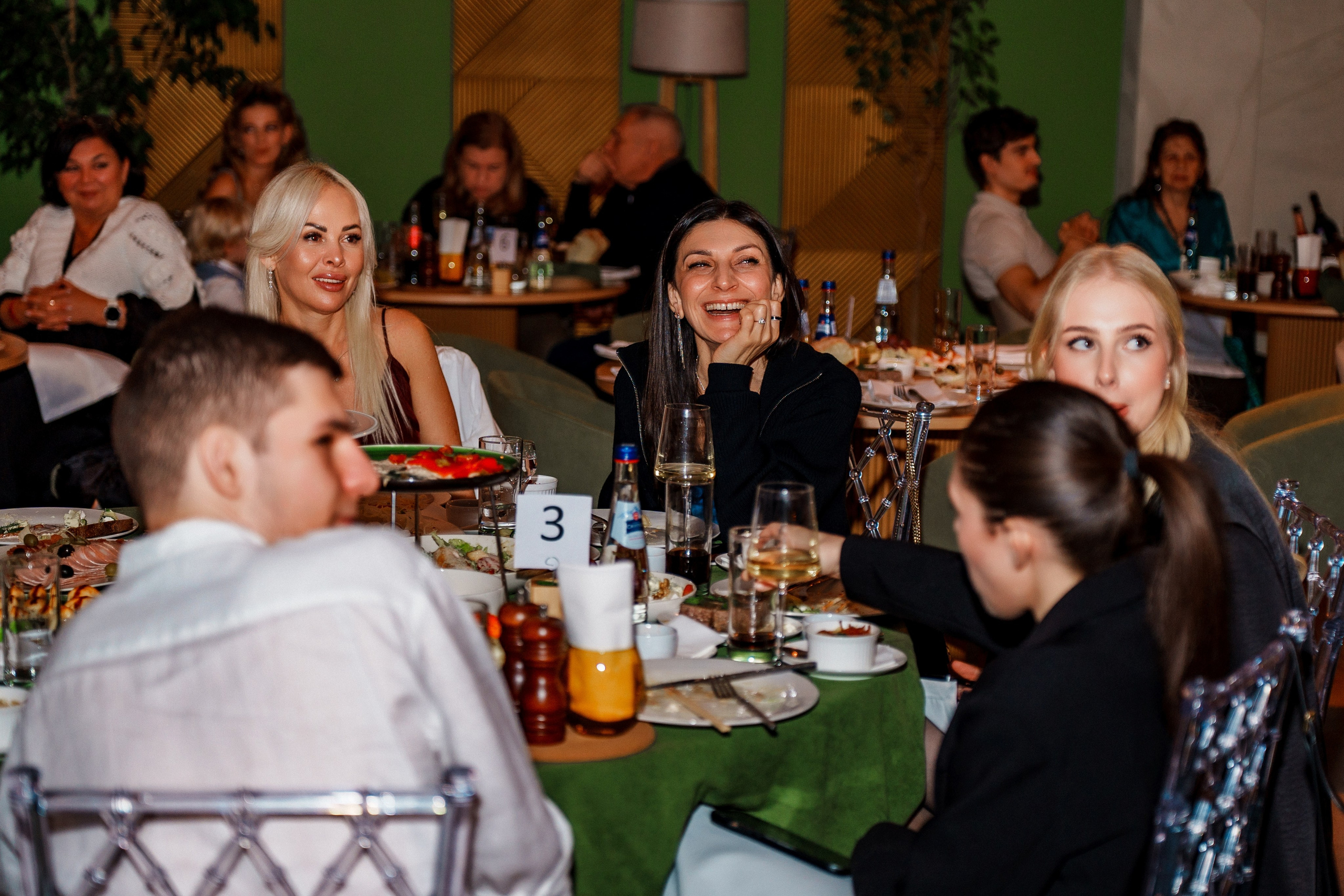 Фотосъемка в ресторане на празднике