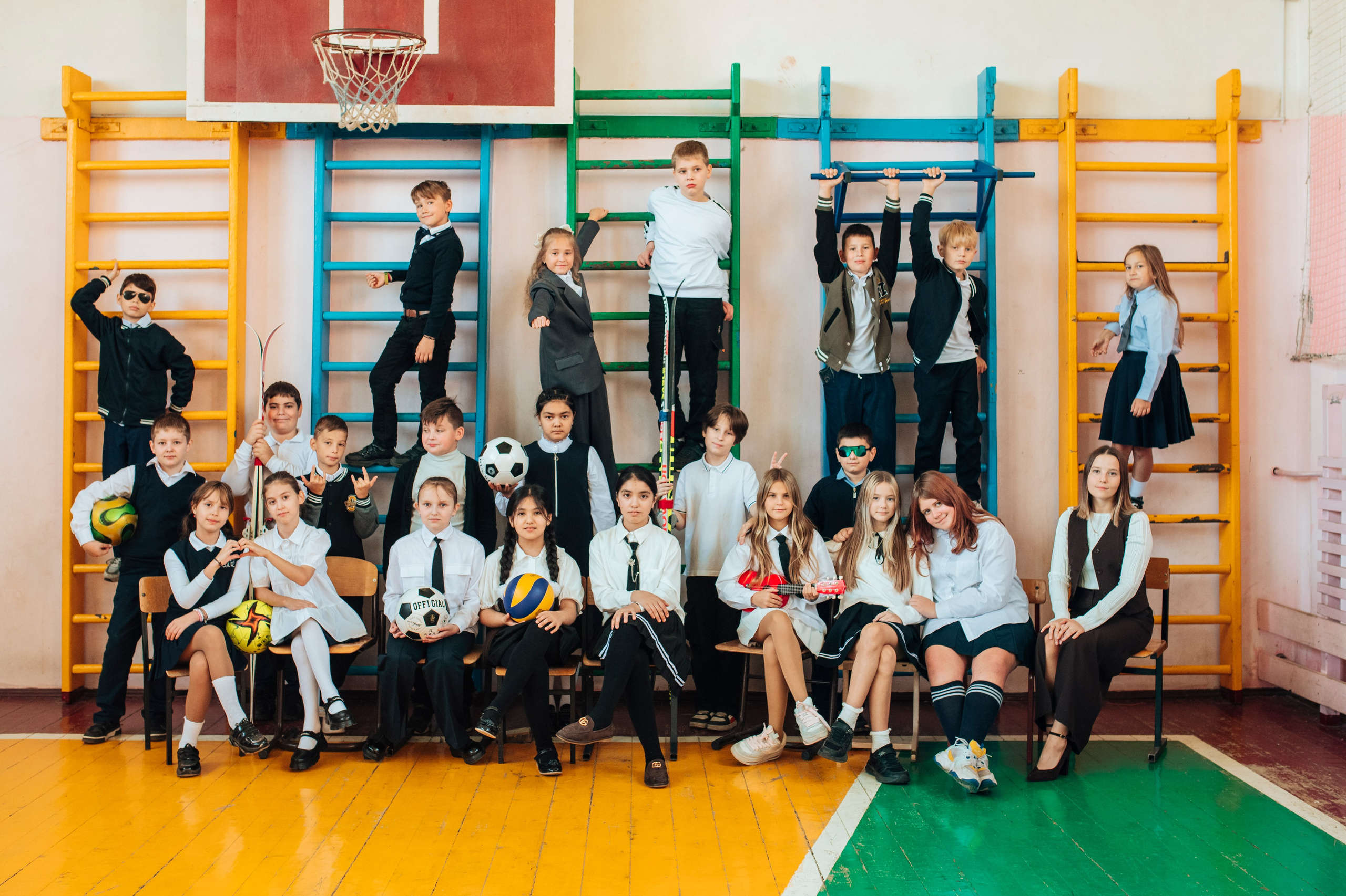 Школьные альбомы. Фотограф Алла Елисеева