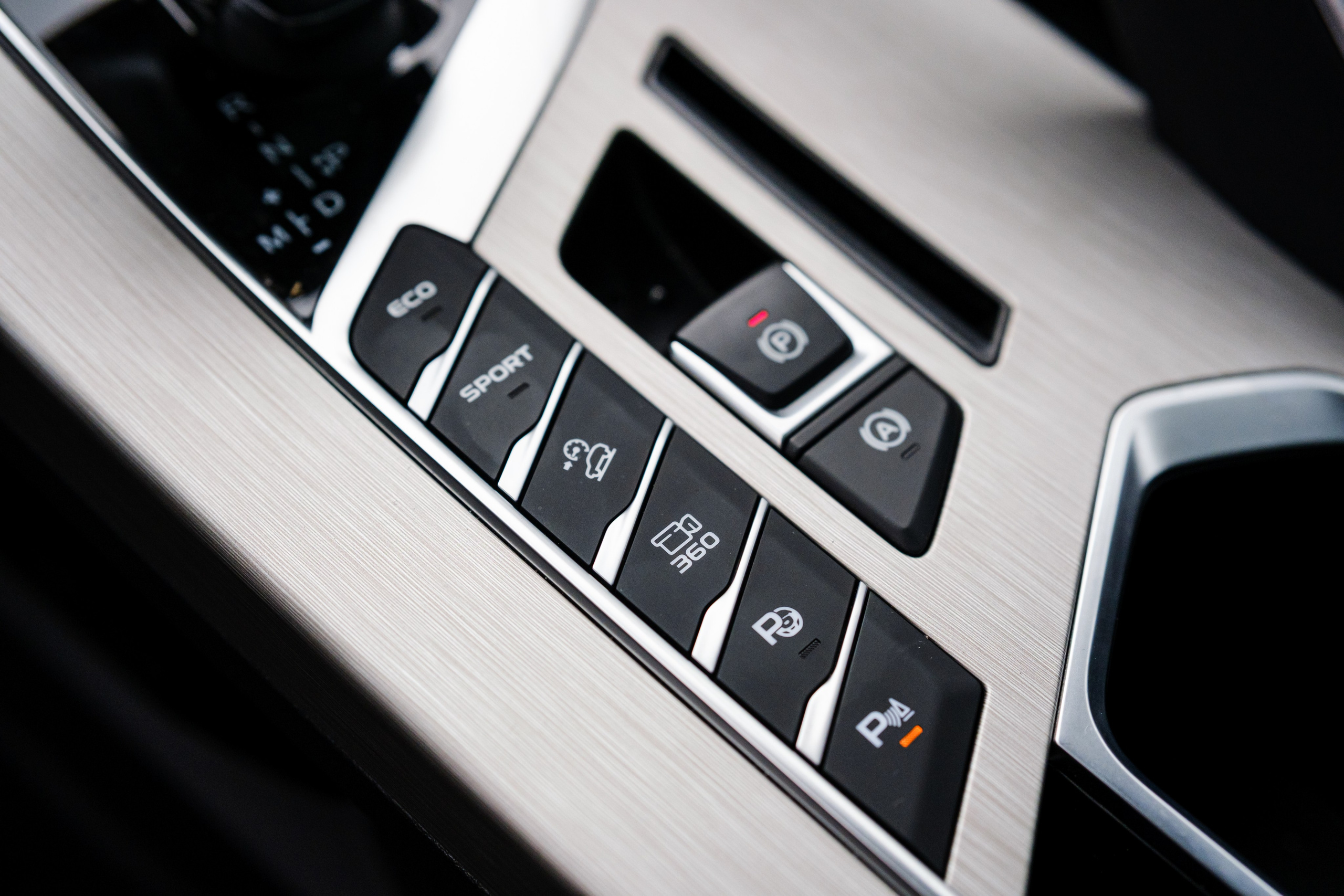 Belgee X50 — твой яркий акцент в сером потоке. Сайт фотографа Дмитрия Батенёва