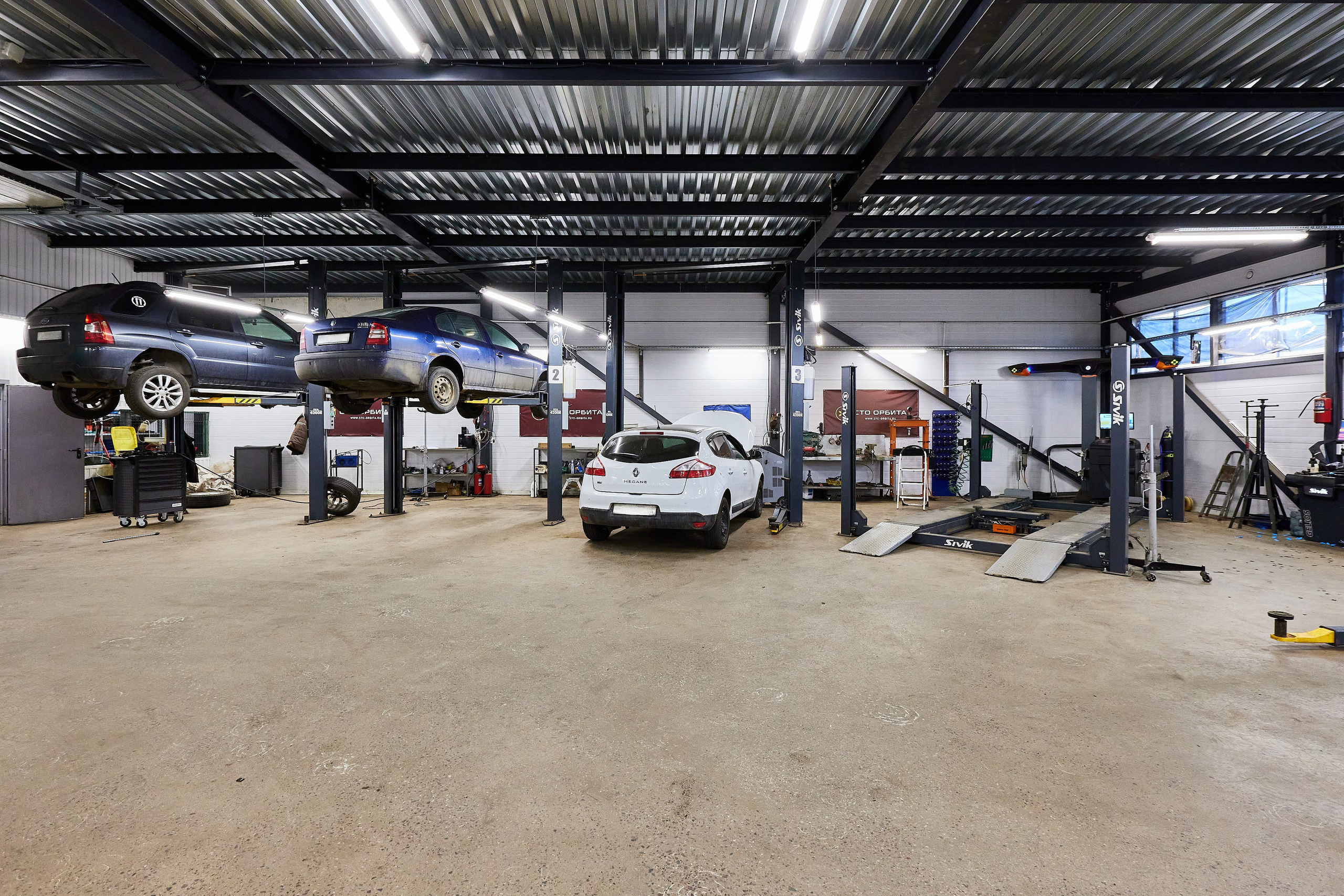 СТО Орбита на Суздальском проспекте. Фотограф Анастасия Леонтьева Санкт-Петербург