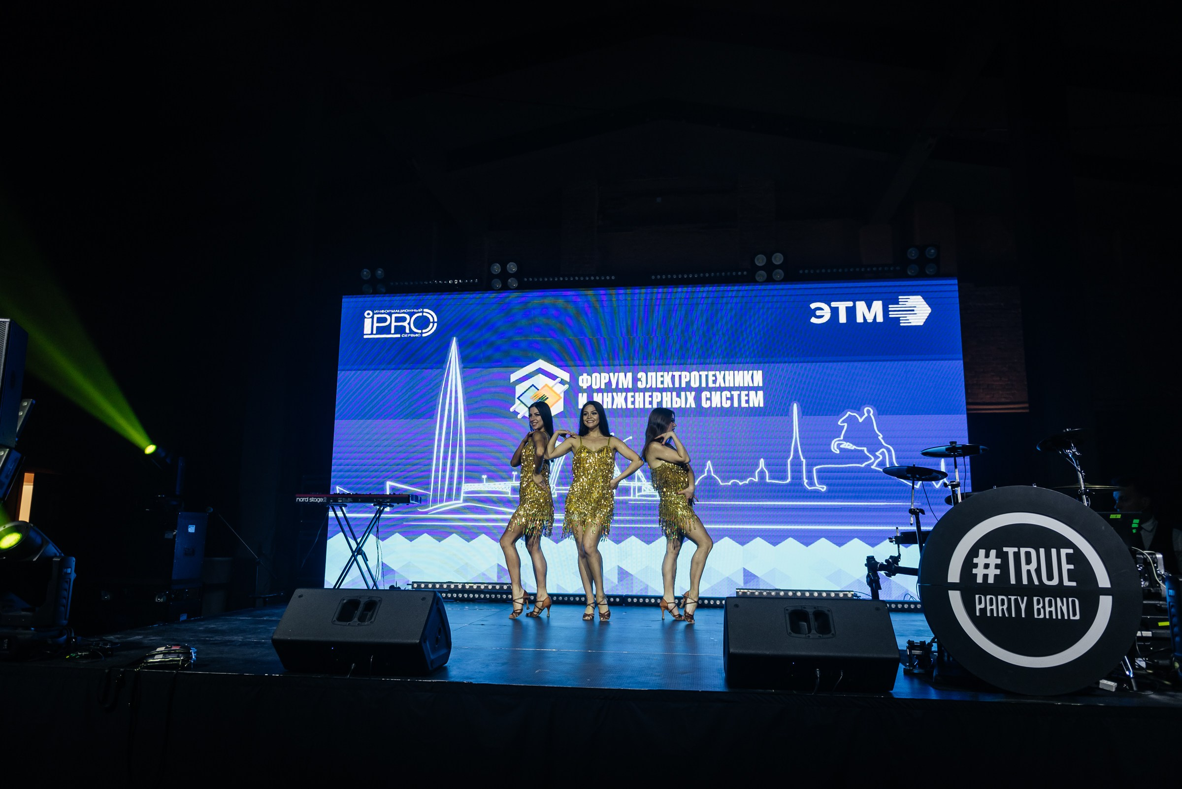 Репортажная фотосъёмка в Брусницын Холле. Свадебный фотограф в Санкт-Петербурге Венера Ахметова