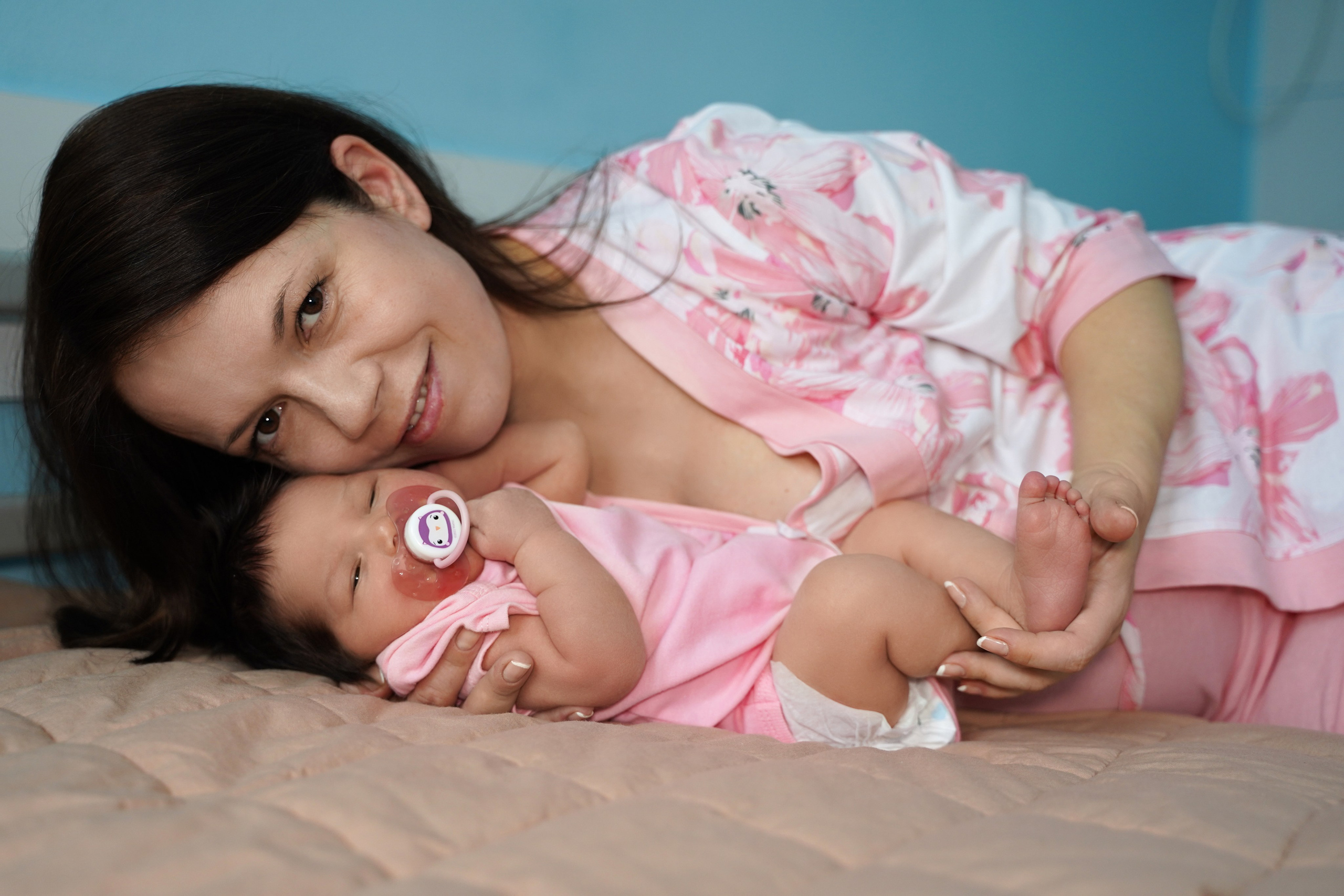 Фотосессия новорожденных в Москве — ньюборн / newborn фотосессия. Фотографы на роды в Москве. Фото и видео родов. Фотопроект «Продолжение рода»