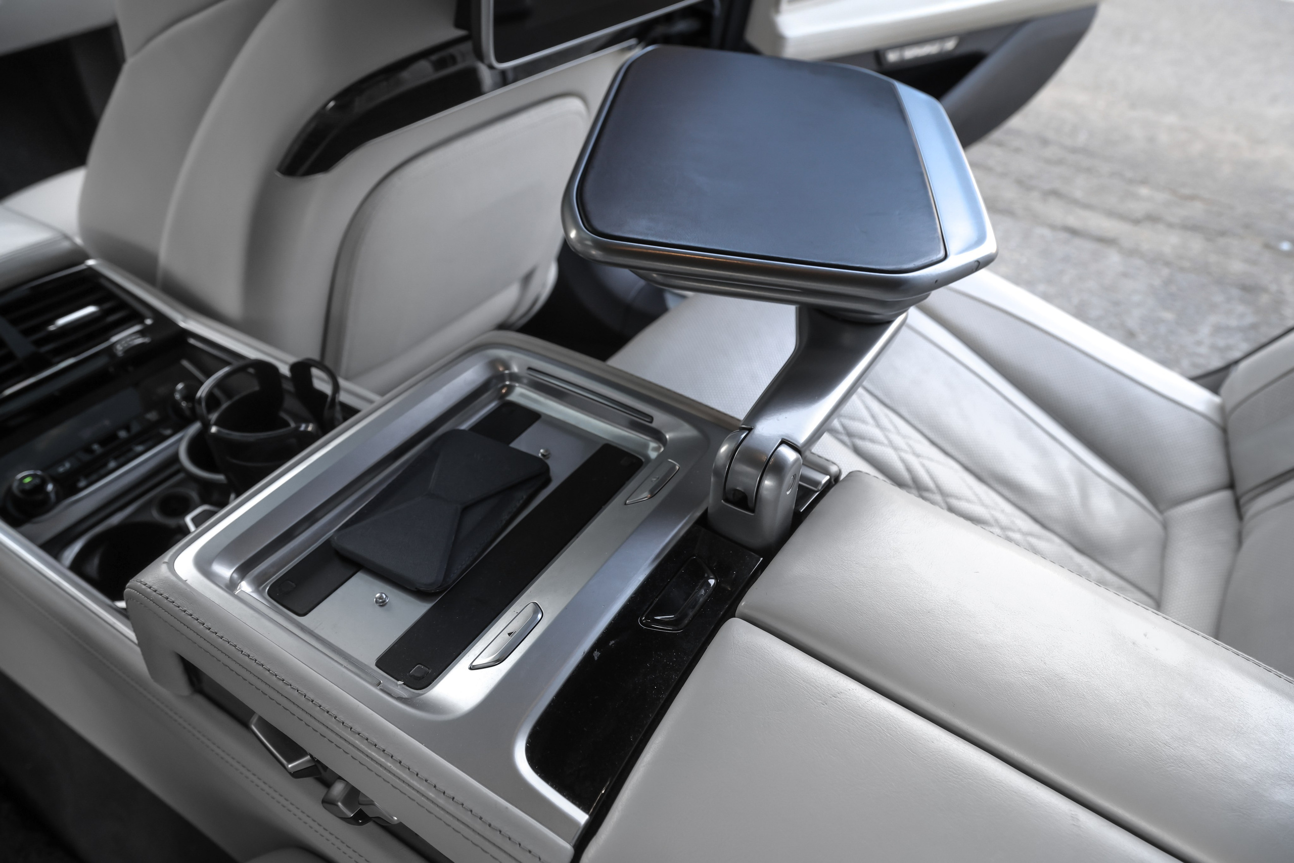 2017 BMW 750 Ld XDrive. Mixturecaptures