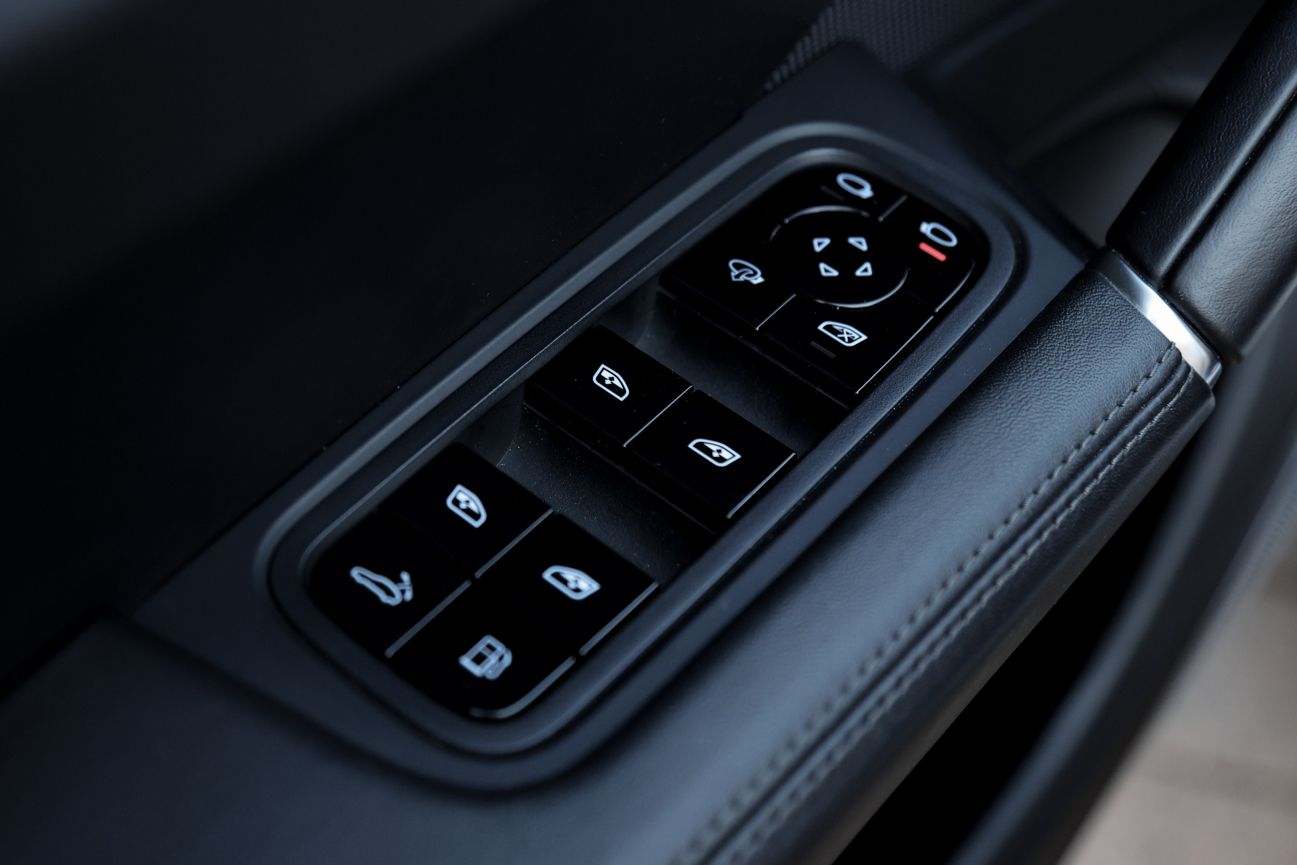 2020 Porsche Cayenne 3.0 AT. Mixturecaptures