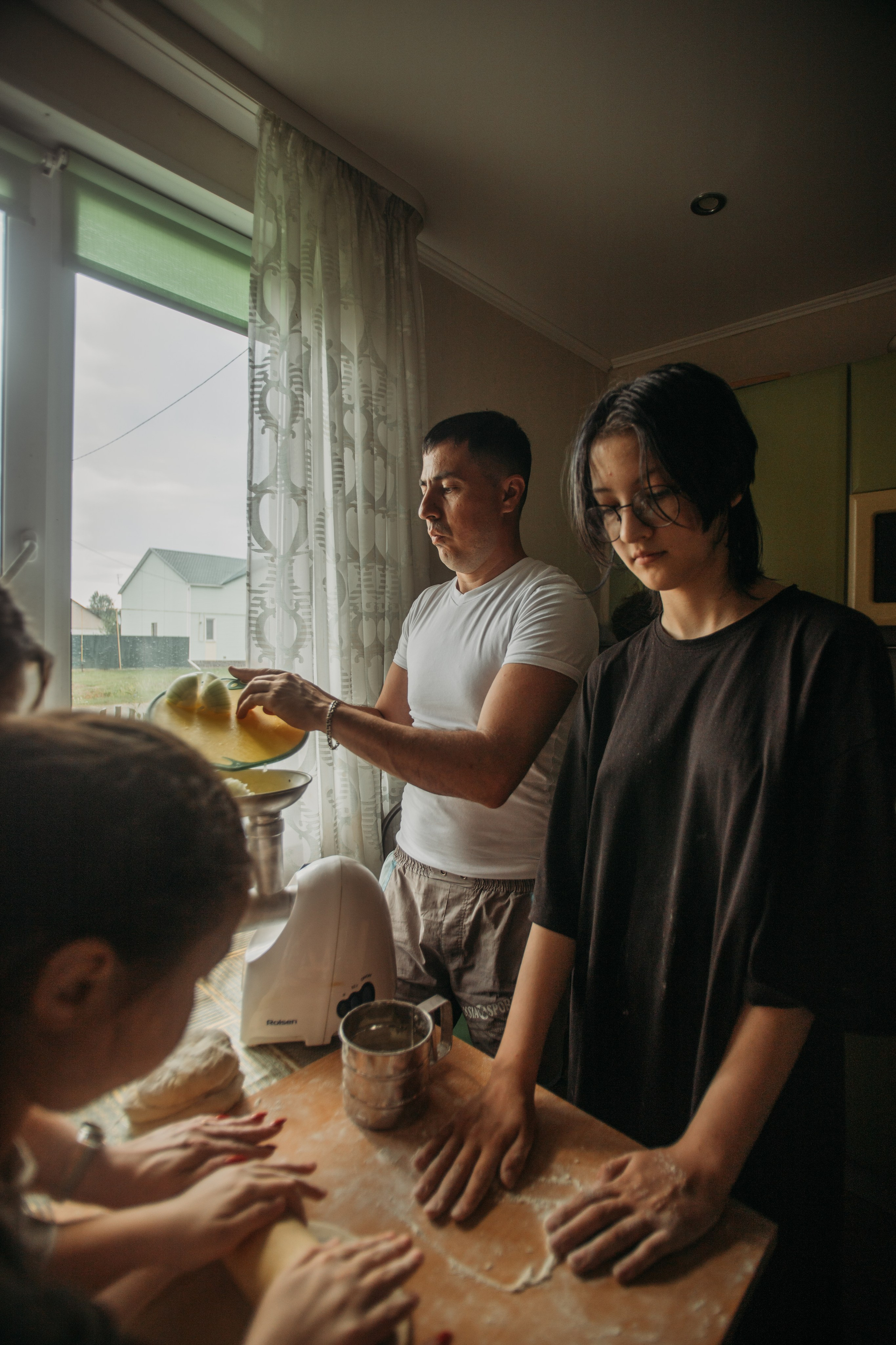 Домашняя фотосессия моей семьи. Венера Гайн. Репортажный фотограф  Тюмень. Обучение фотографии с 0