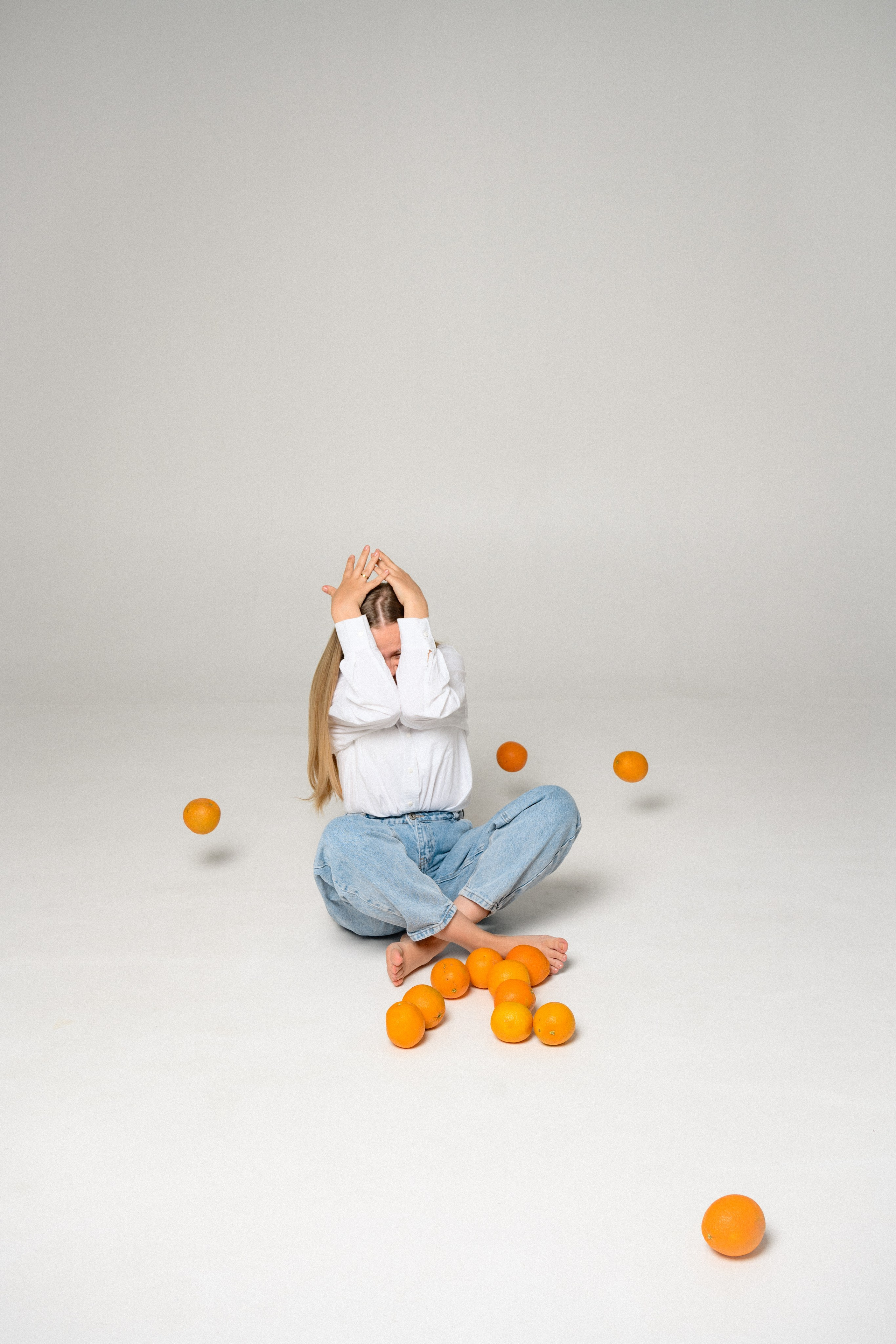 Игра с апельсинами. Фотограф в Ростове-на-Дону Оксана Филатьева